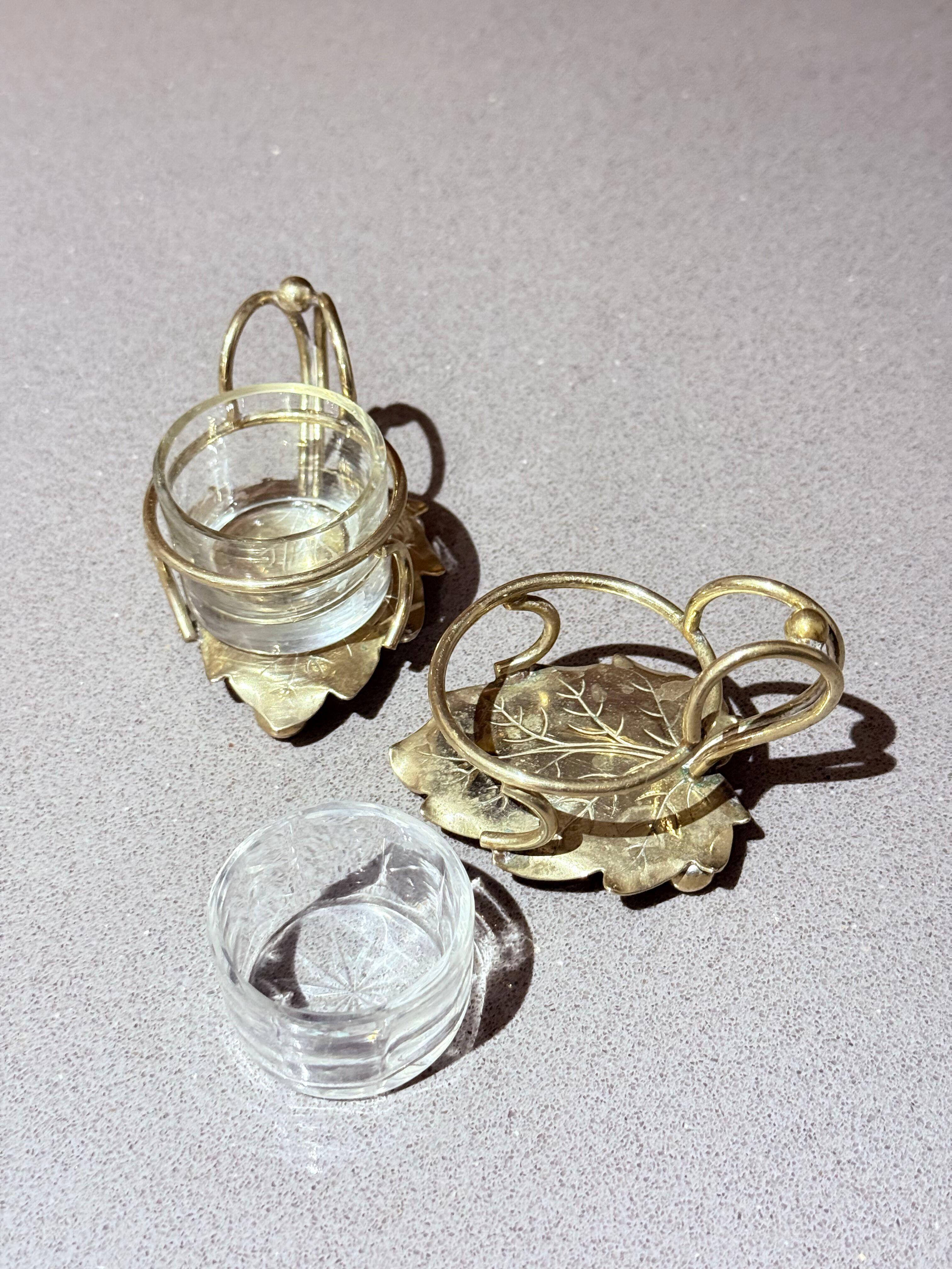 Salière en argent antique,  Paire de salières, bol en cristal, cuillère intérieure Excellent état - En vente à Wembley, GB