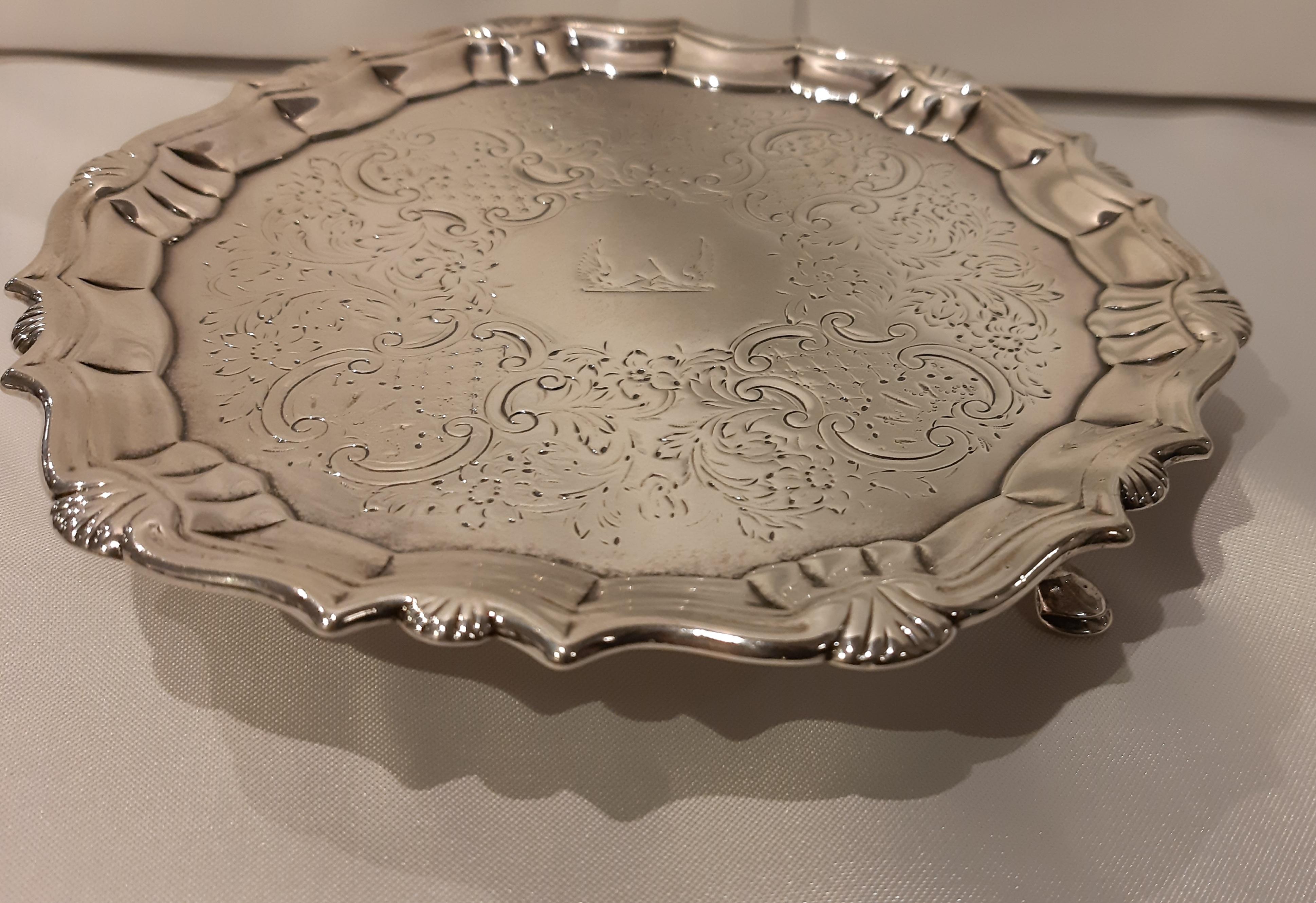 Antique silver salver backed with feet. Punches by silversmith R. Abercorn In Excellent Condition For Sale In roma, IT