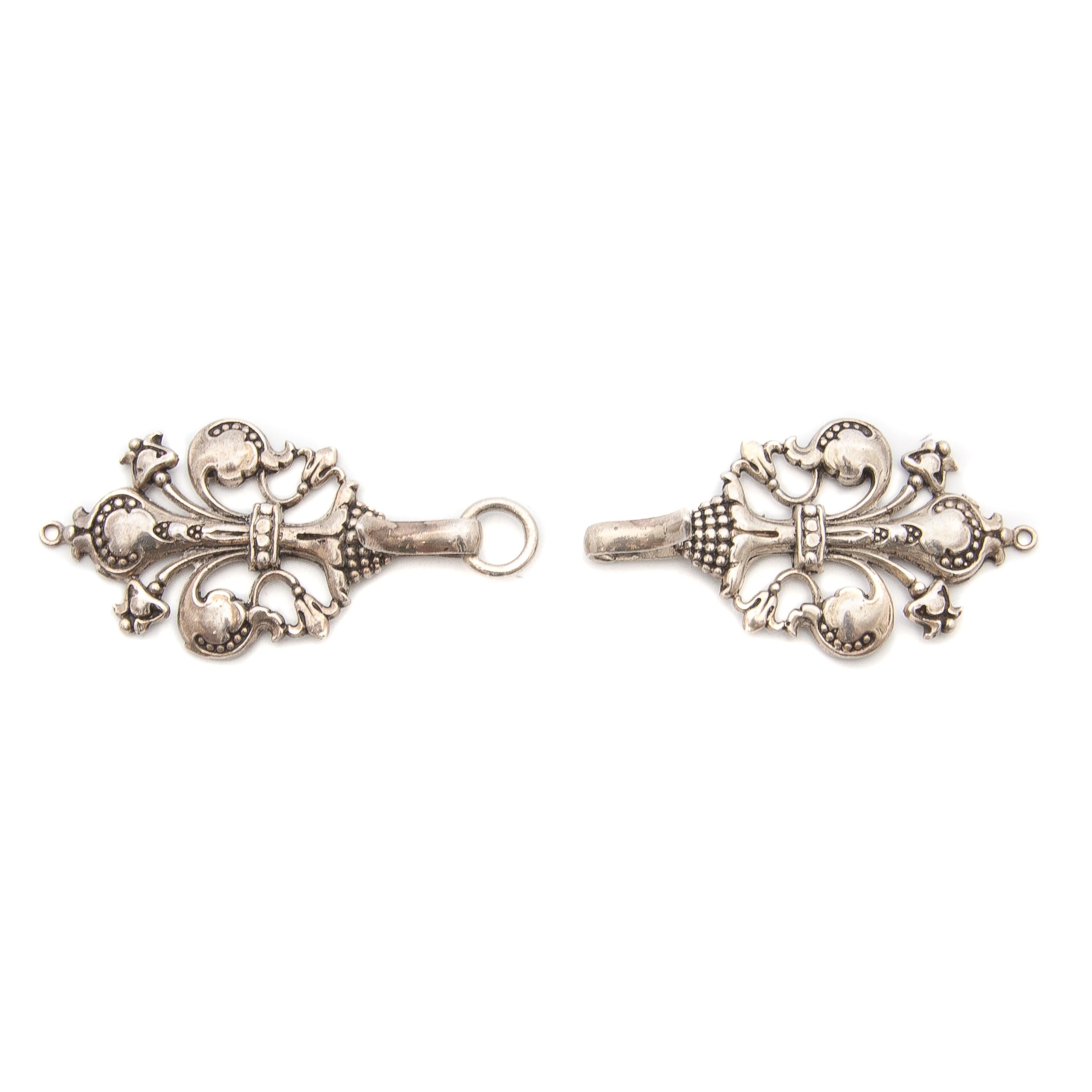Antique Silver Shawl Buckle, Late 19th Century In Good Condition For Sale In Rotterdam, NL