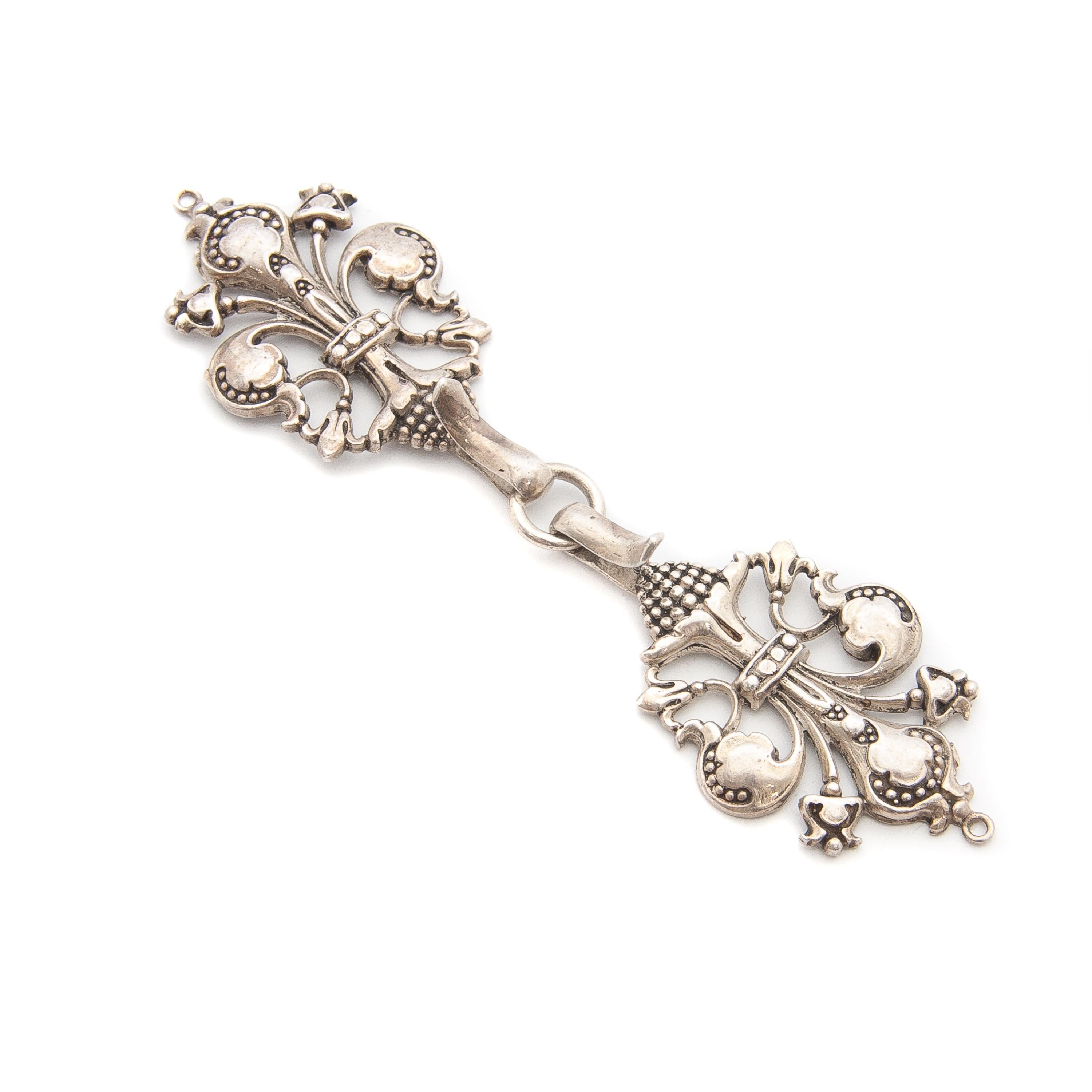 Women's or Men's Antique Silver Shawl Buckle, Late 19th Century For Sale