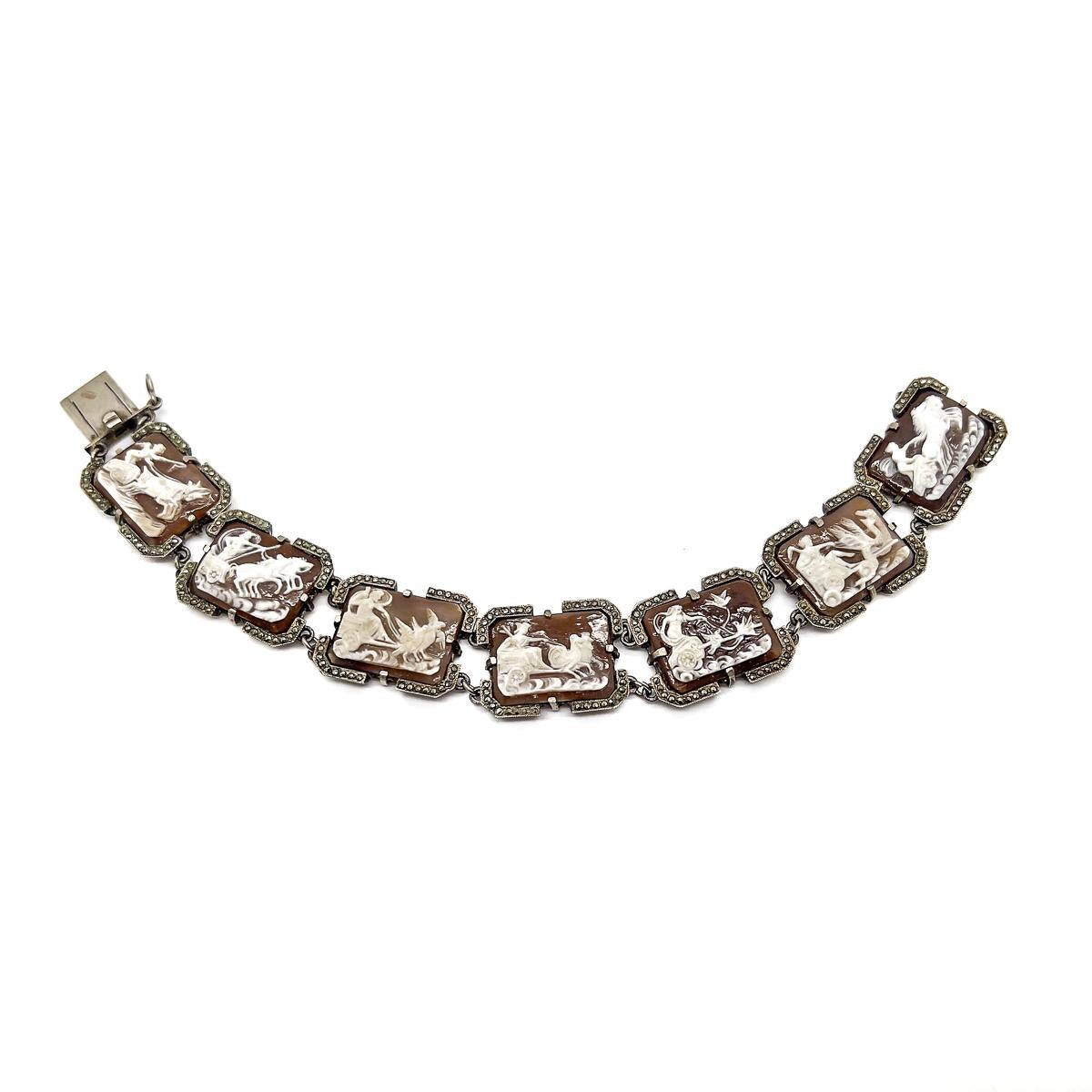 Donna Bracciale a pannello con cammeo in conchiglia in argento antico 1930 in vendita