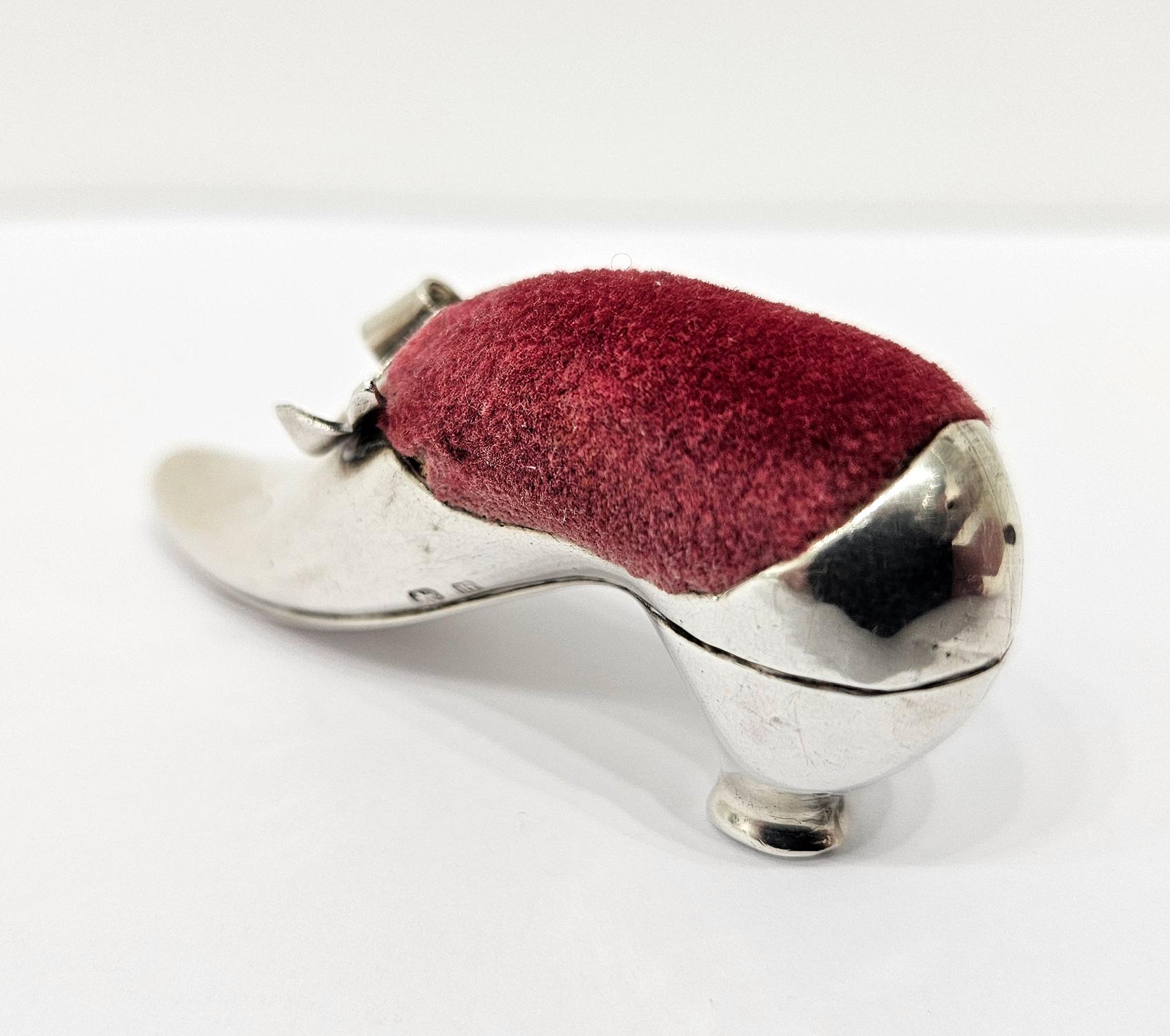 English Antique Silver Shoe Pin Cushion by Adie & Lovekin, Birmingham, 1907 For Sale