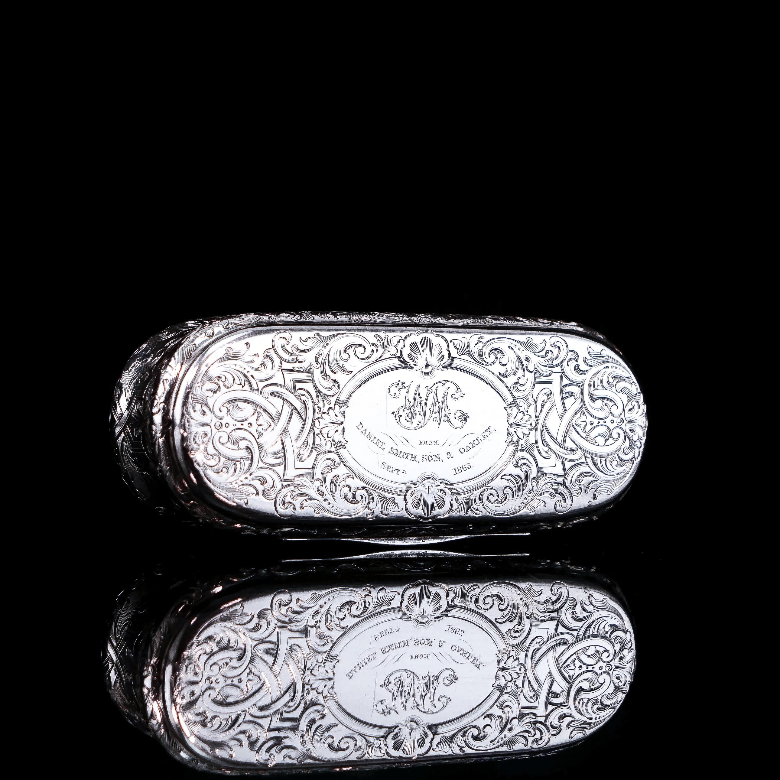 Sterling Silver Antique Silver Snuff Box Oblong Shape - Charles Rawlings & William Summers 1849 For Sale