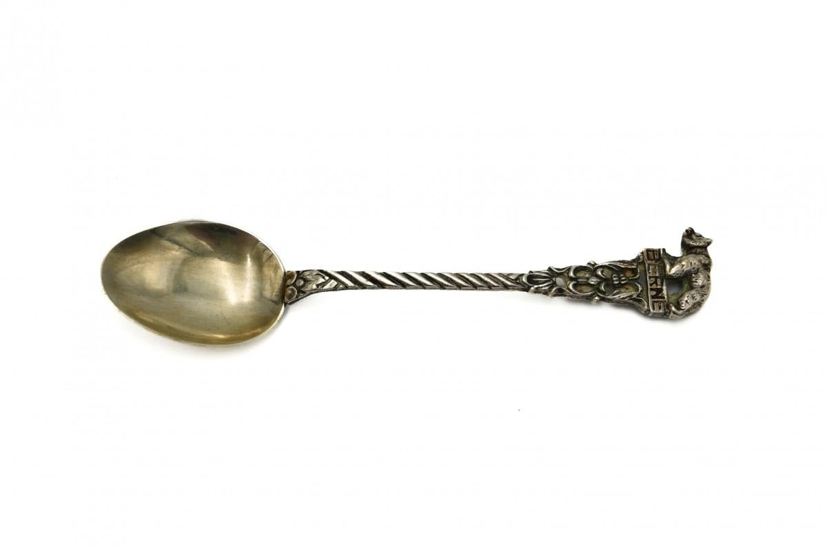 Antique silver spoon with the image of a bear and the name of the Swiss city of Bern (the bear is the coat of arms of the city of Bern)

The spoon comes from the end of the 19th century

Silver fineness: 0.800

Length: 9.5cm

Item weight: 8.6g