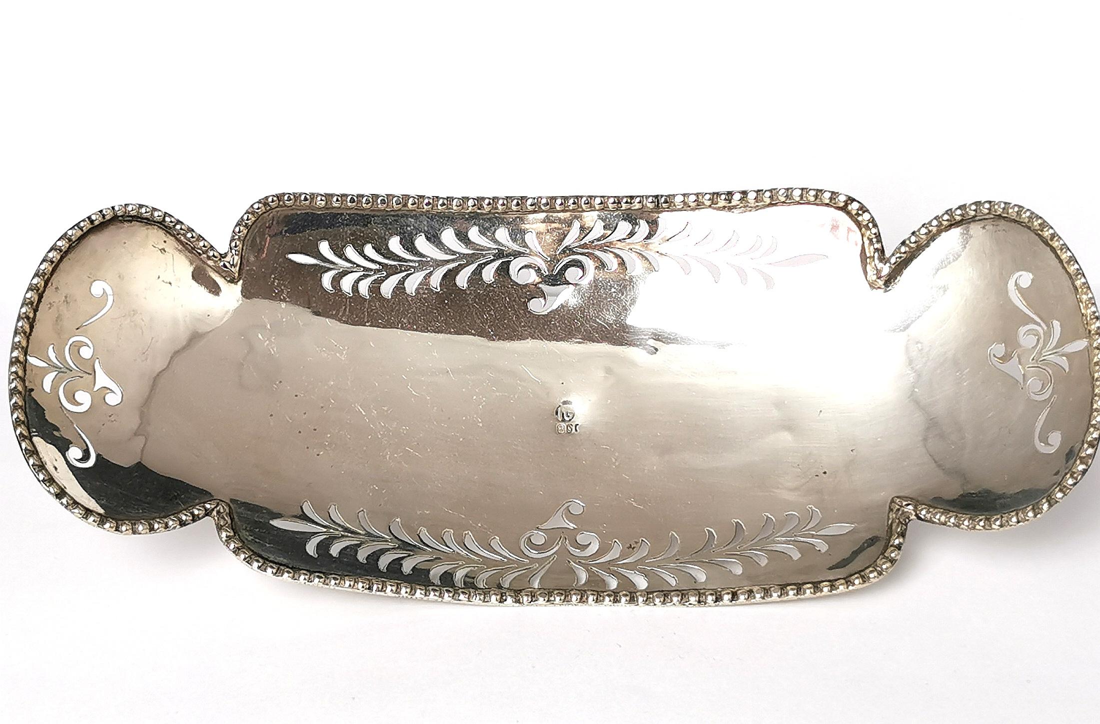 Antique Silver Sweetmeat Dish, Centrepiece  In Good Condition For Sale In NEWARK, GB