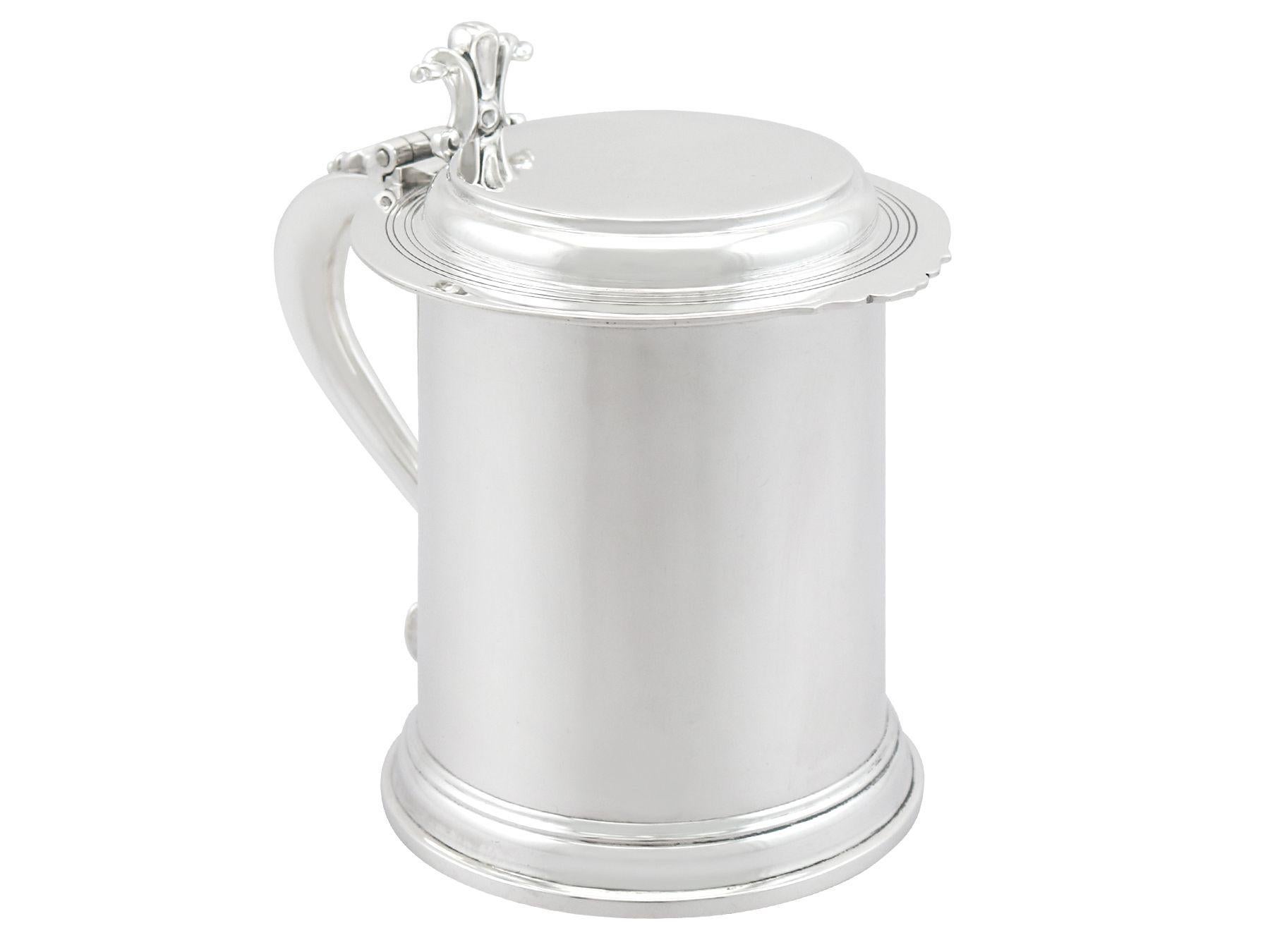 An exceptional, fine and impressive antique George V English sterling silver flat topped tankard made by Edward Barnard & Sons Ltd; part of our wine and drink related silverware collection.

This exceptional, fine and impressive antique silver