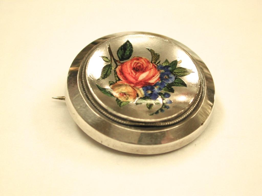 Antique Silver Target Brooch with Flower Enameled Front, Dated circa 1880 In Good Condition For Sale In London, GB