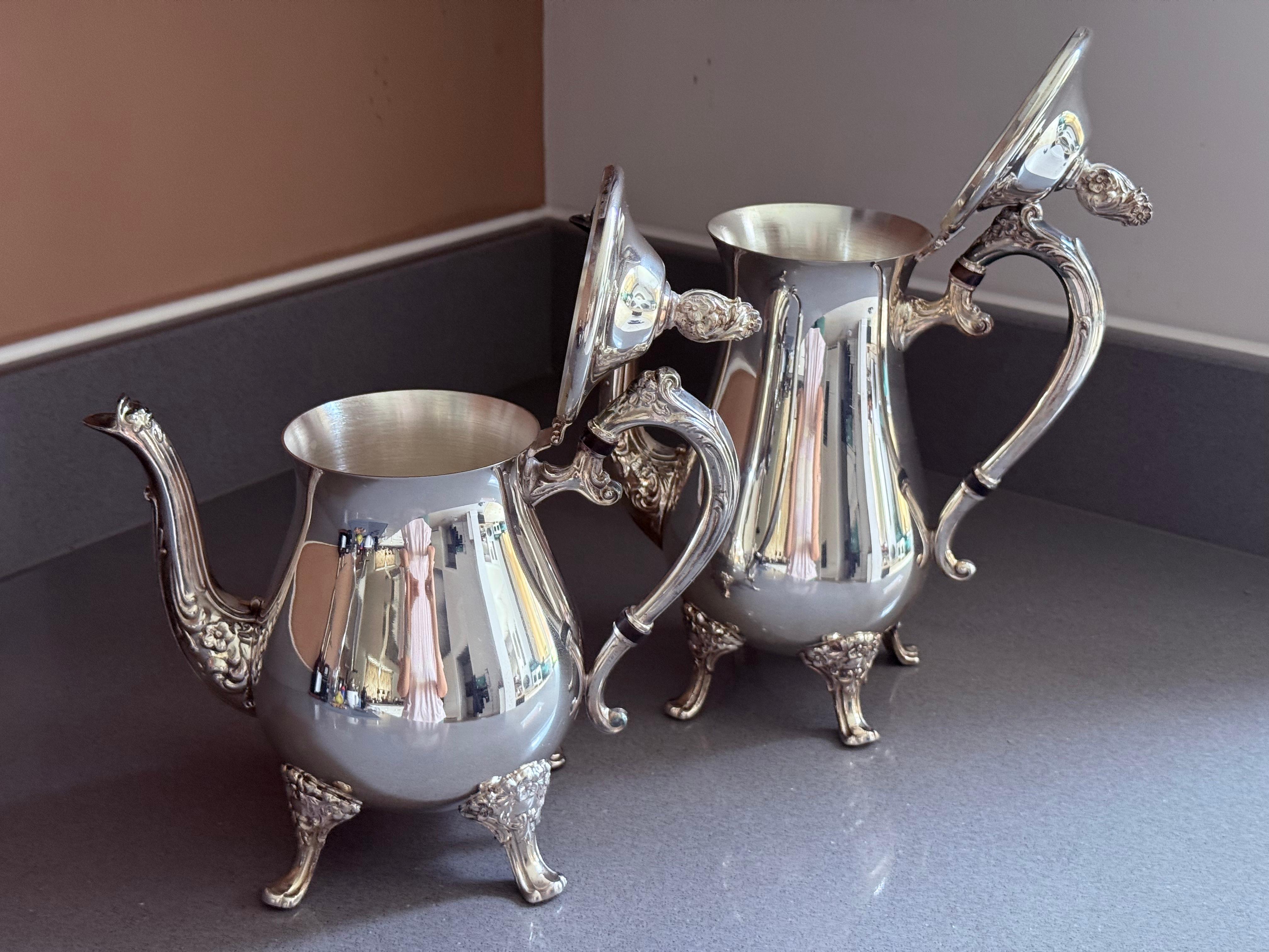Service à thé et à café en argent ancien, 4 pièces, service à pied, poignées ornées couvercles en vente 6