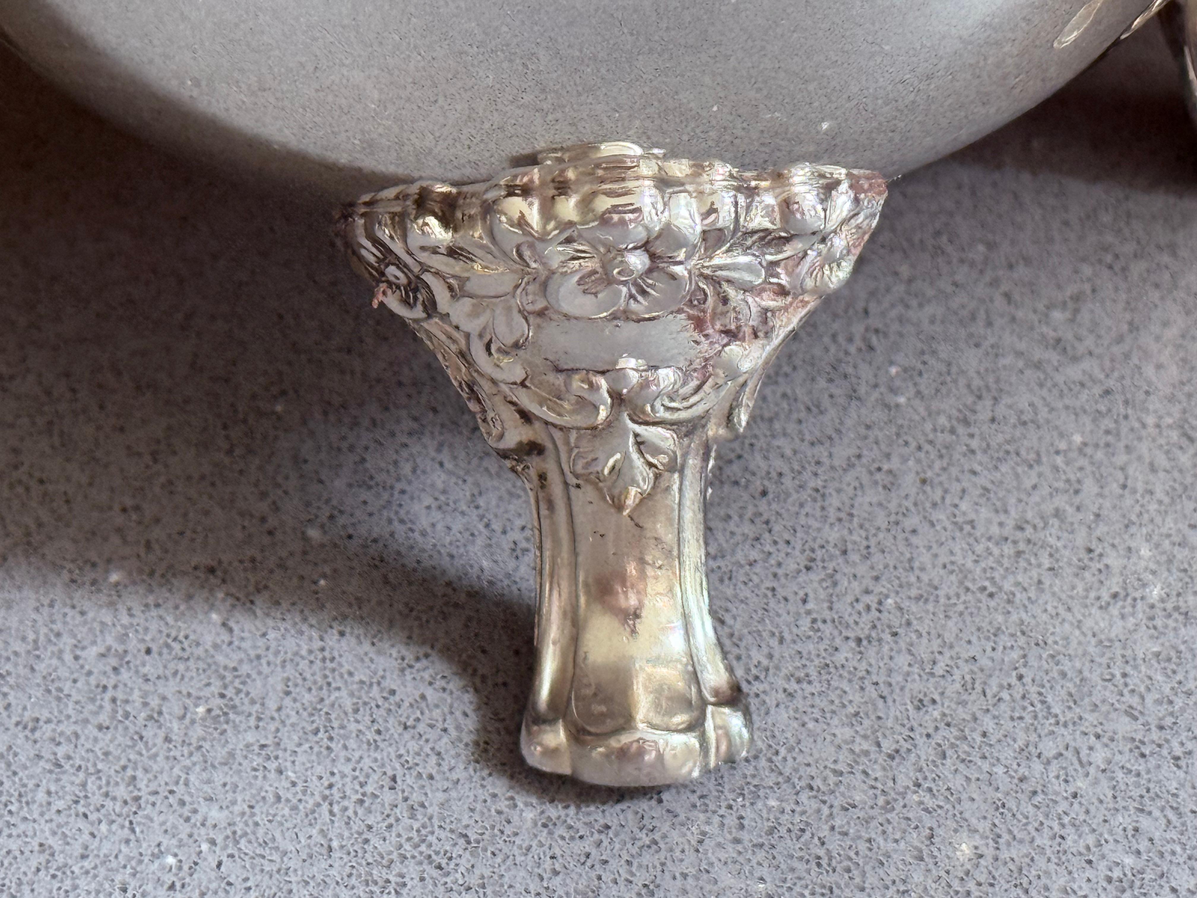 Service à thé et à café en argent ancien, 4 pièces, service à pied, poignées ornées couvercles en vente 9