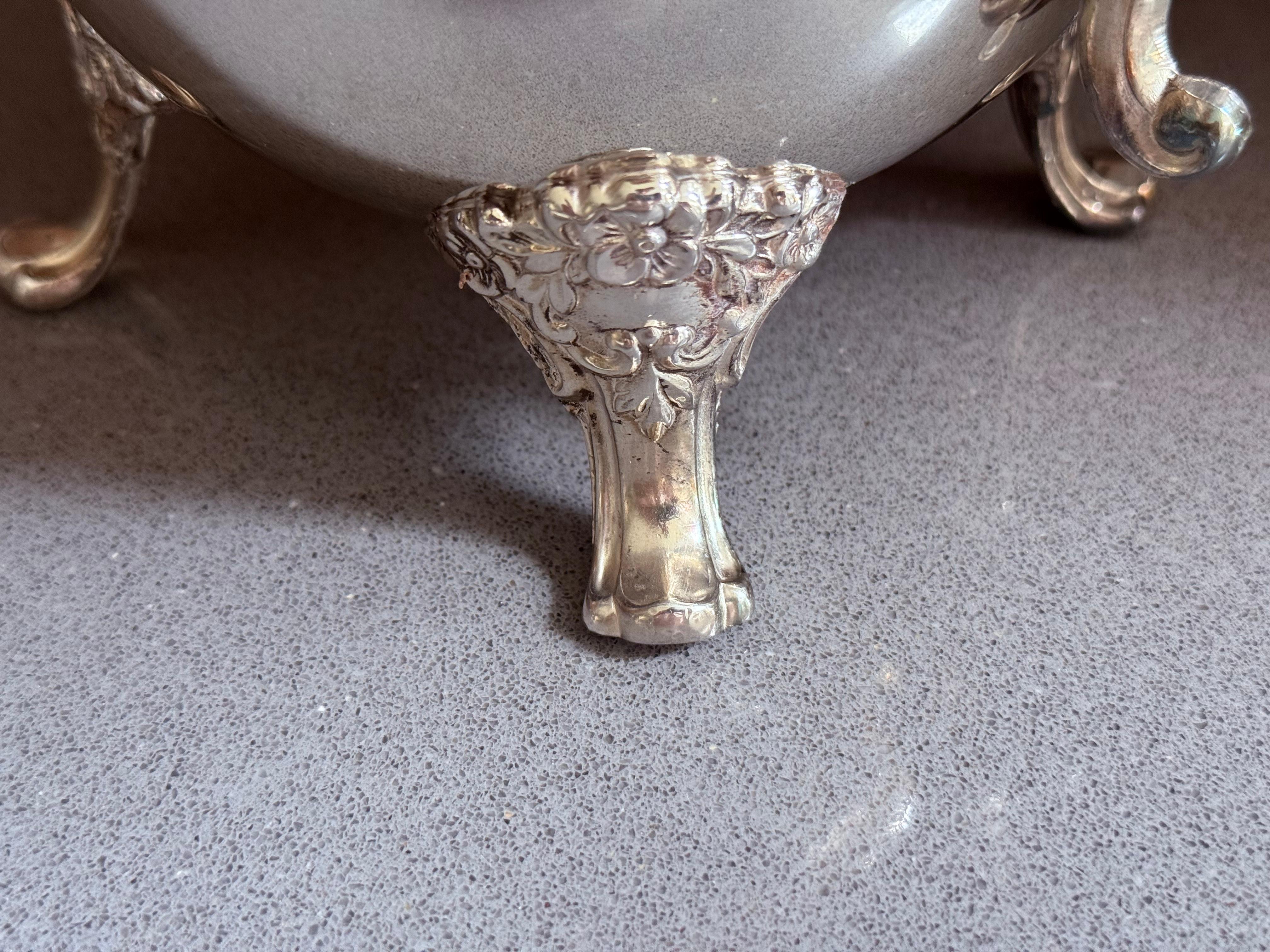 Service à thé et à café en argent ancien, 4 pièces, service à pied, poignées ornées couvercles en vente 10