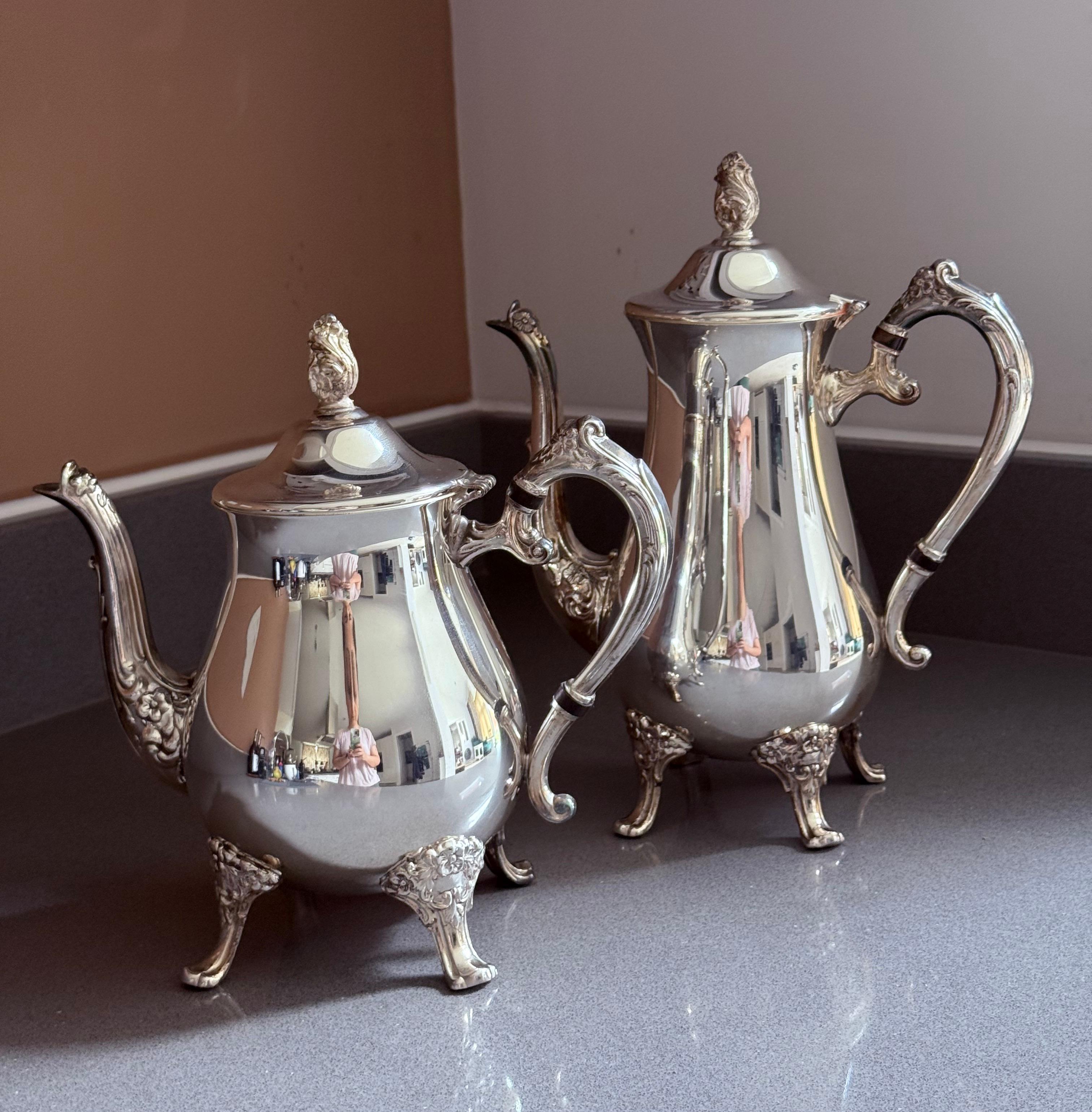 Service à thé et à café en argent ancien, 4 pièces, service à pied, poignées ornées couvercles en vente 11