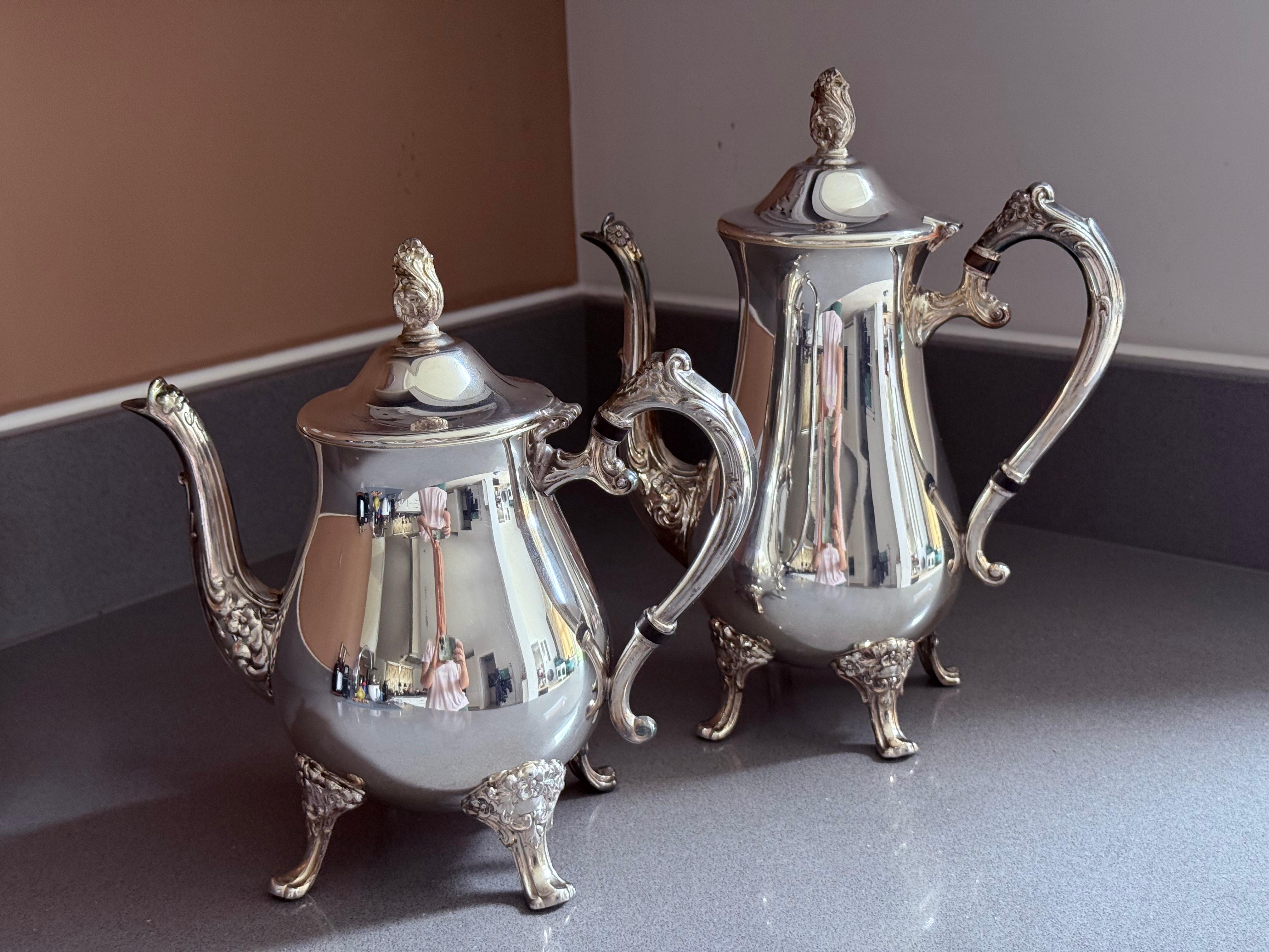 Service à thé et à café en argent ancien, 4 pièces, service à pied, poignées ornées couvercles en vente 12