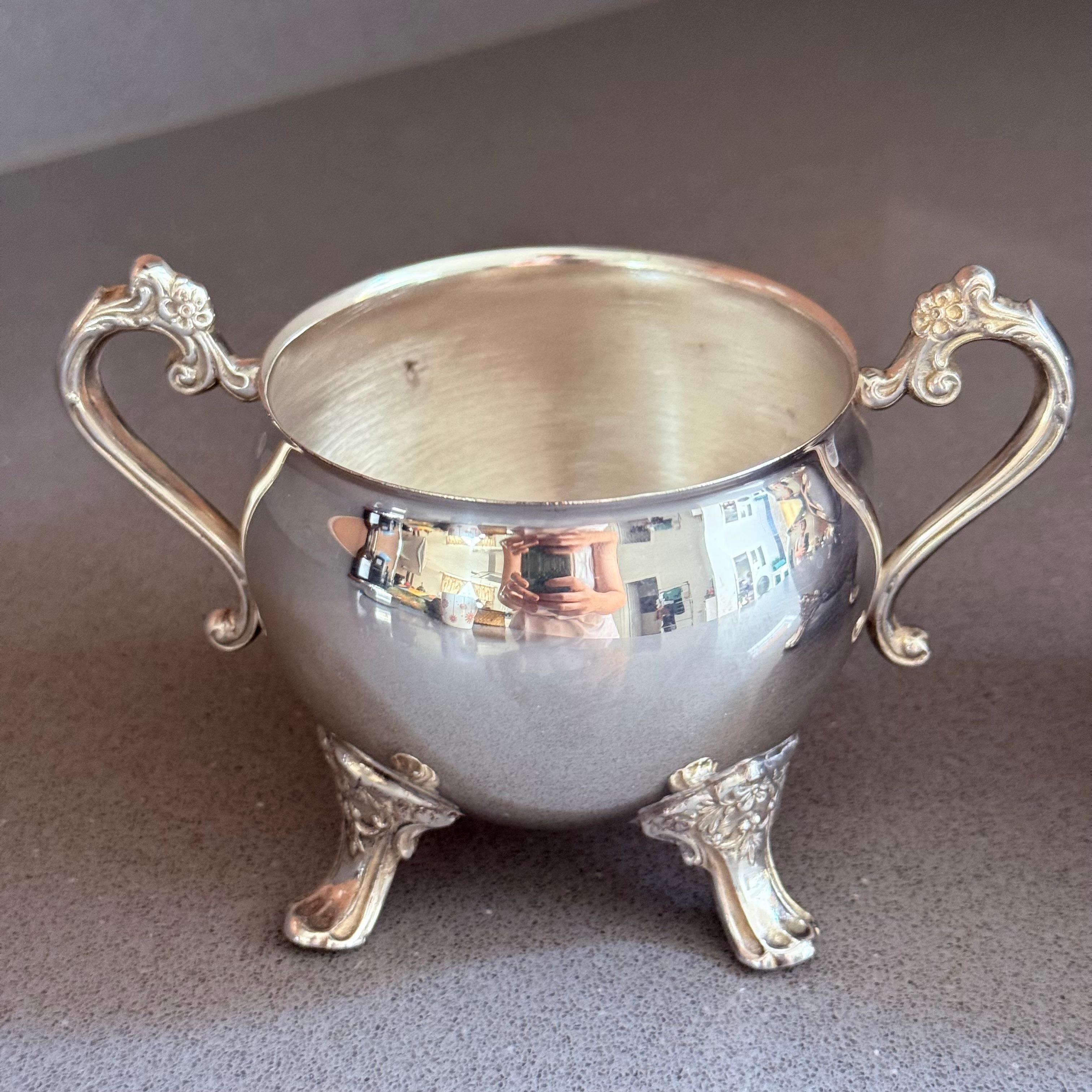 Britannique Service à thé et à café en argent ancien, 4 pièces, service à pied, poignées ornées couvercles en vente