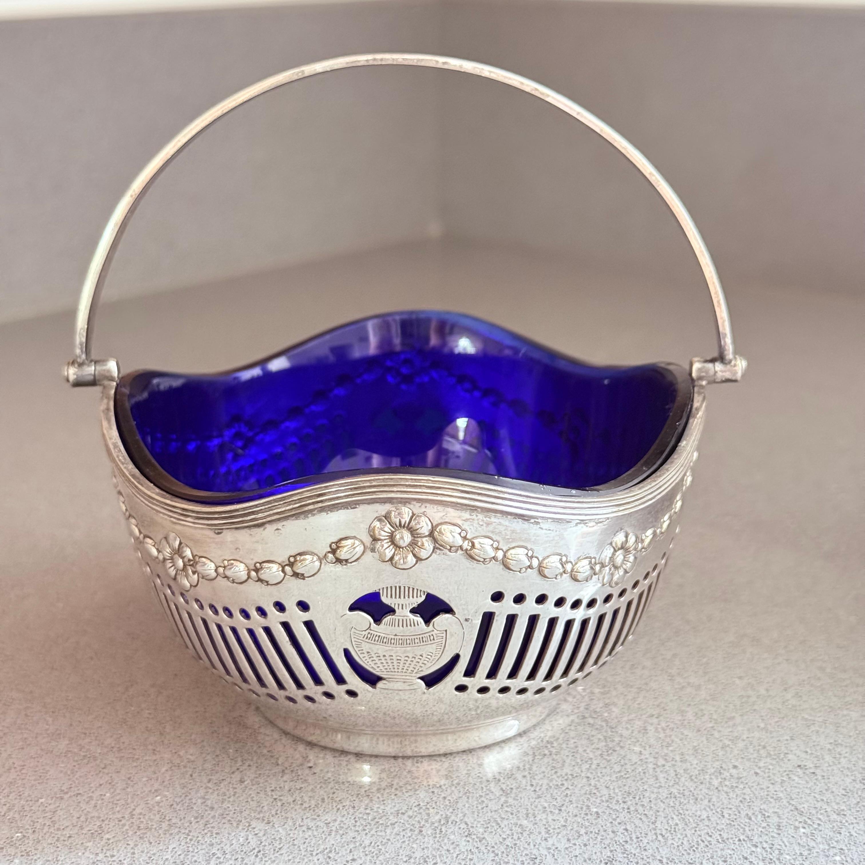 Service à thé et à café en argent ancien, 4 pièces, service à pied, poignées ornées couvercles en vente 1