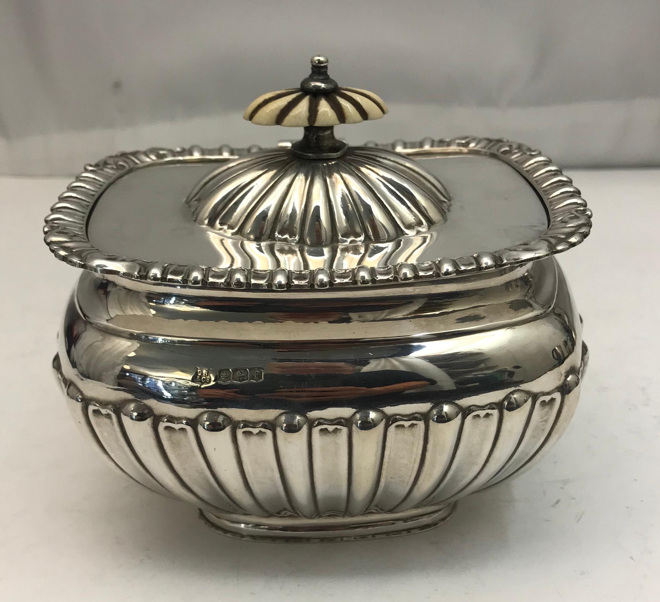 Antique Silver Tea Caddy In Good Condition For Sale In London, London