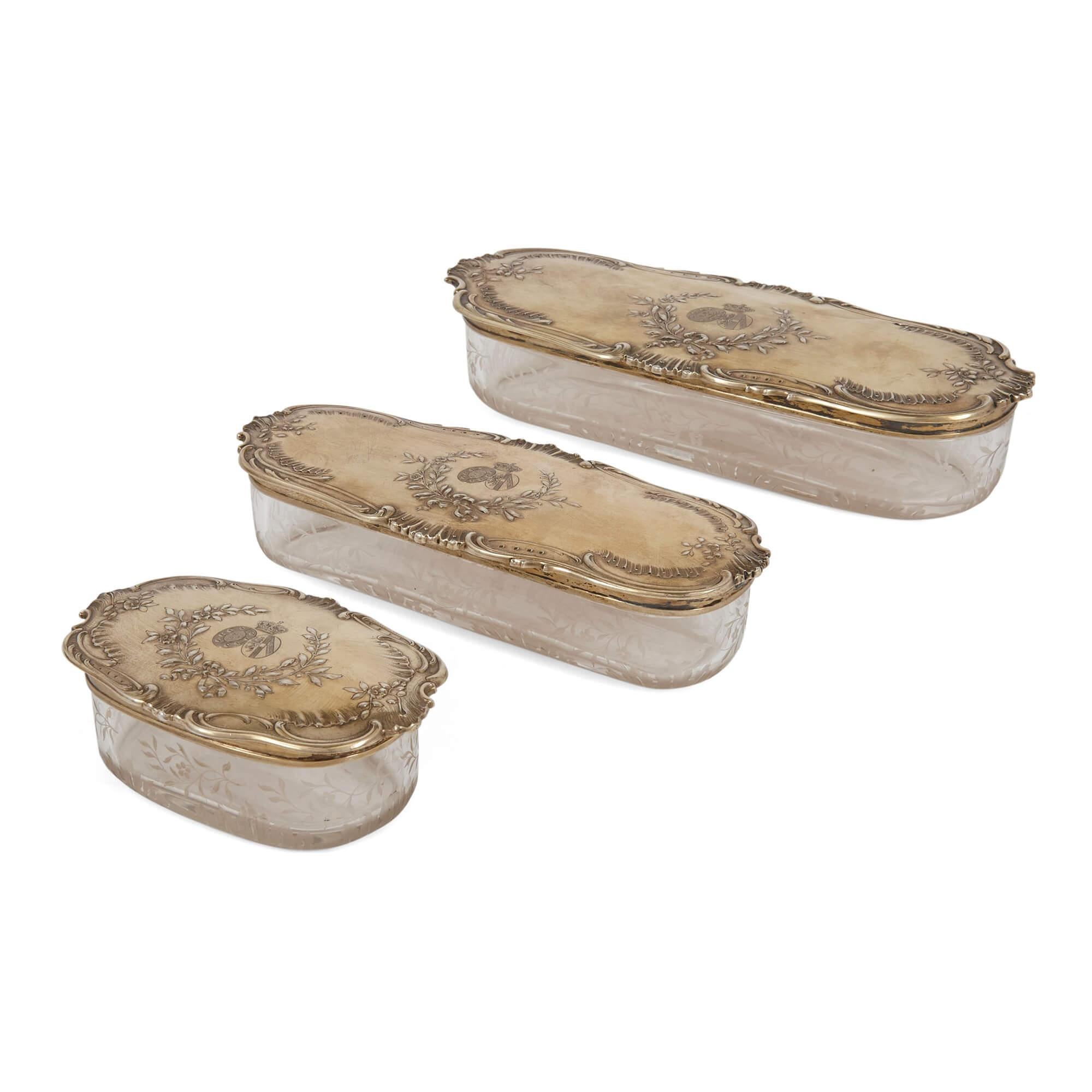 Juego de tocador de plata antigua para el duque de Parma por Josef Carl Klinkosch Austríaco en venta