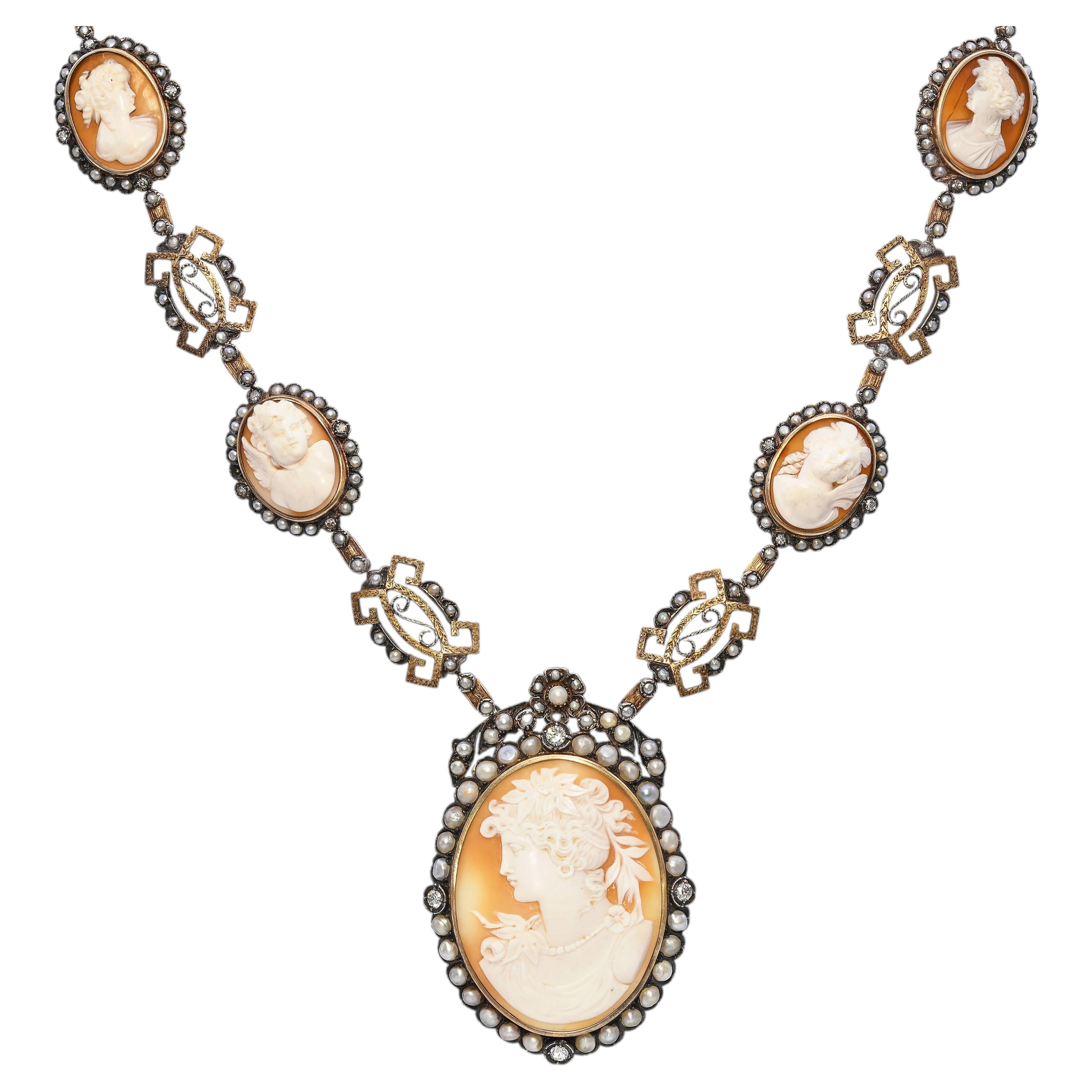 Collier antique en or jaune 14 carats avec un camée en forme de coquillage serti de diamants (2,00 carats au total) et rehaussé d'argent