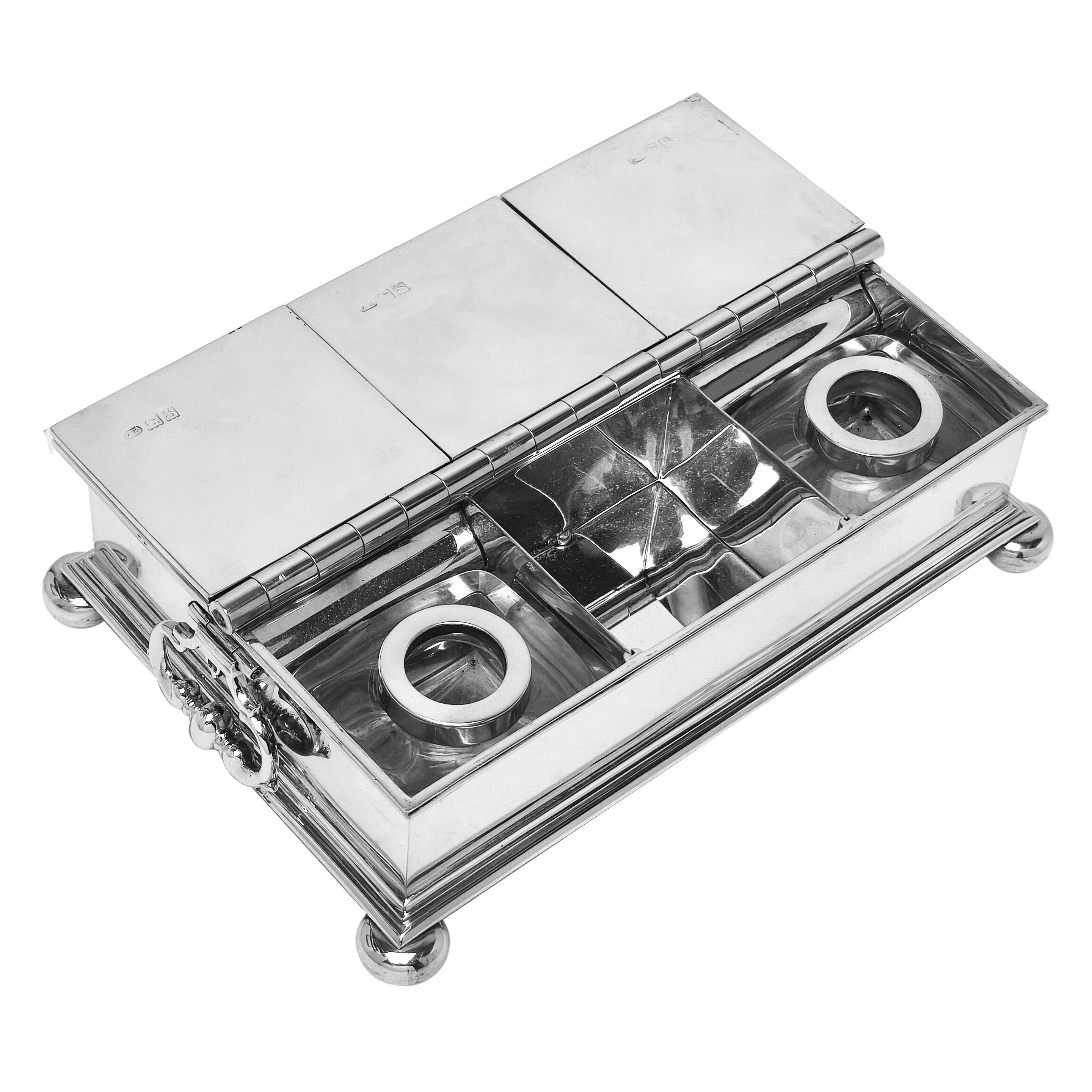 Antico calamaio del Tesoro in argento / Desk Tidy 1913 di Harrods Stores Ltd In condizioni buone in vendita a London, GB