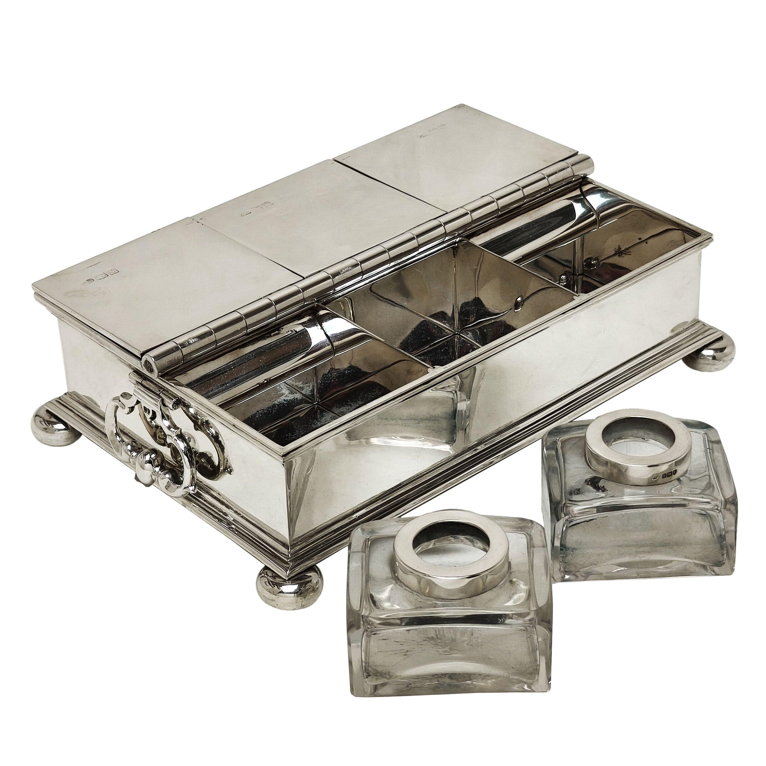 XX secolo Antico calamaio del Tesoro in argento / Desk Tidy 1913 di Harrods Stores Ltd in vendita
