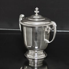 Antiker Silber-Trophäenbecher mit Deckel, 1915