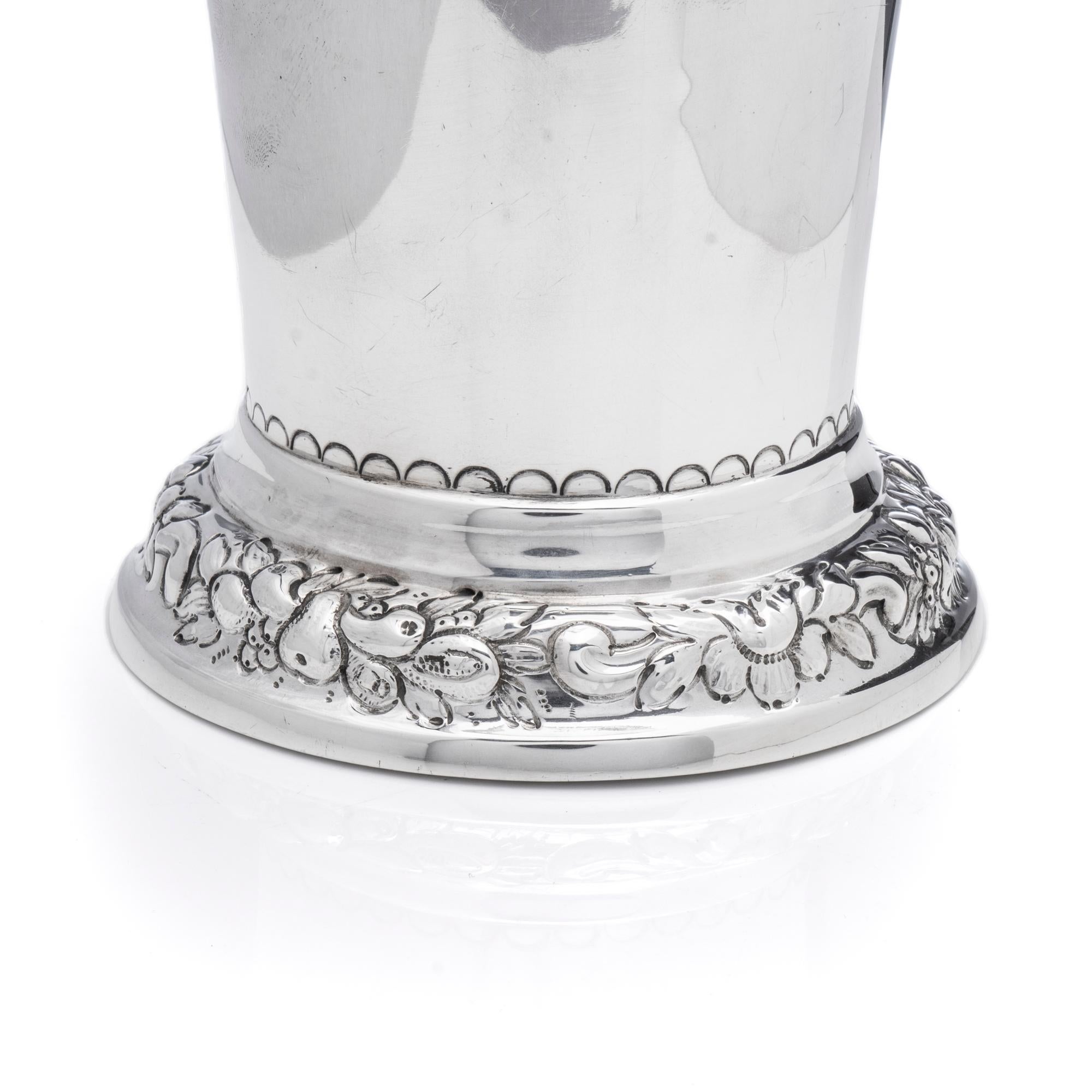 Antique Silver Vase Decorated with Floral Motifs In Good Condition For Sale In Braintree, GB