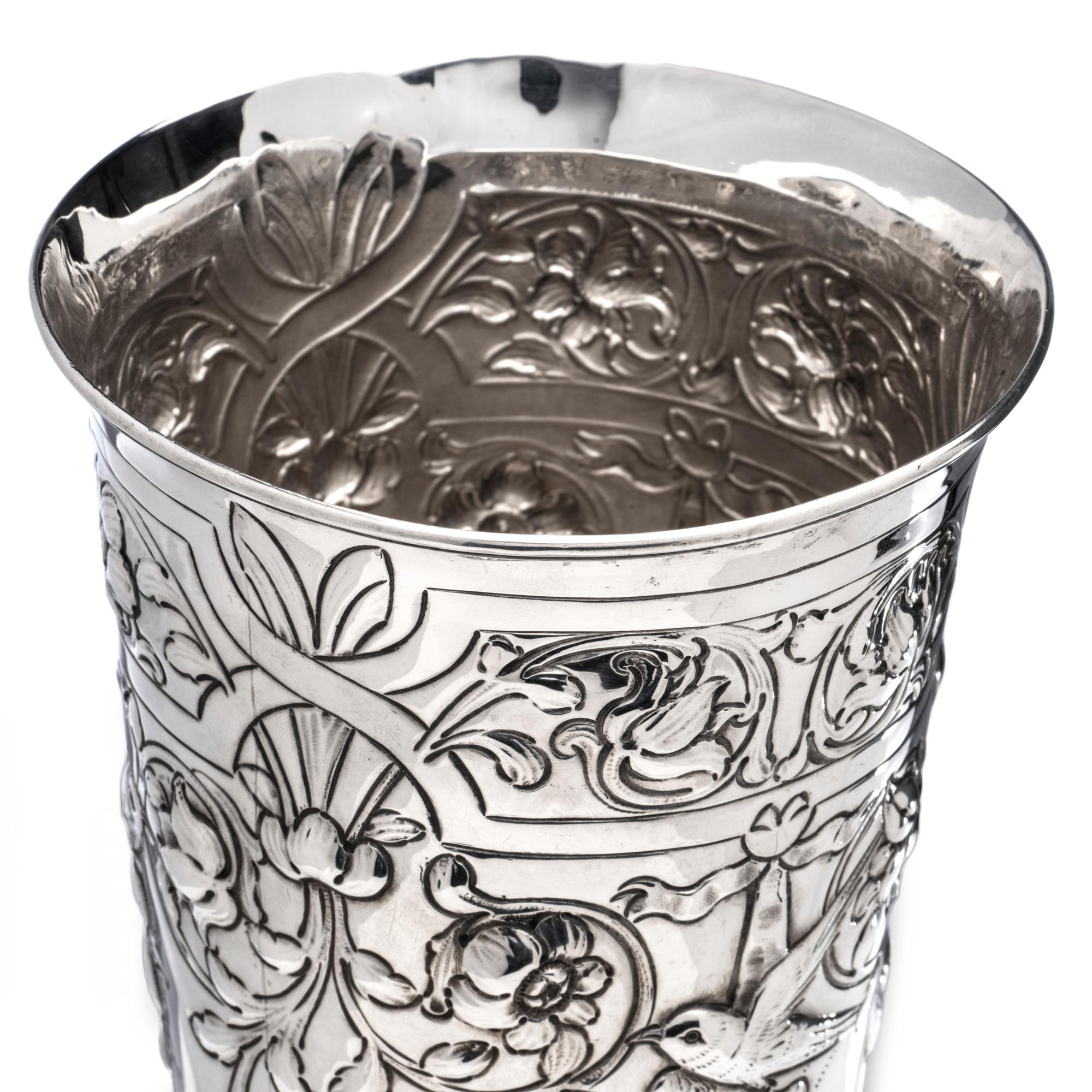 Antique Silver Vase Decorated with Floral Motifs For Sale 1