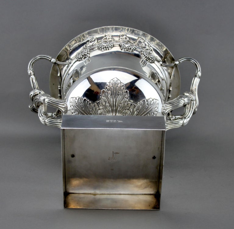 Antique Silver Warwick Vase, Silver, Walker and Hall, U.K, 1906 For