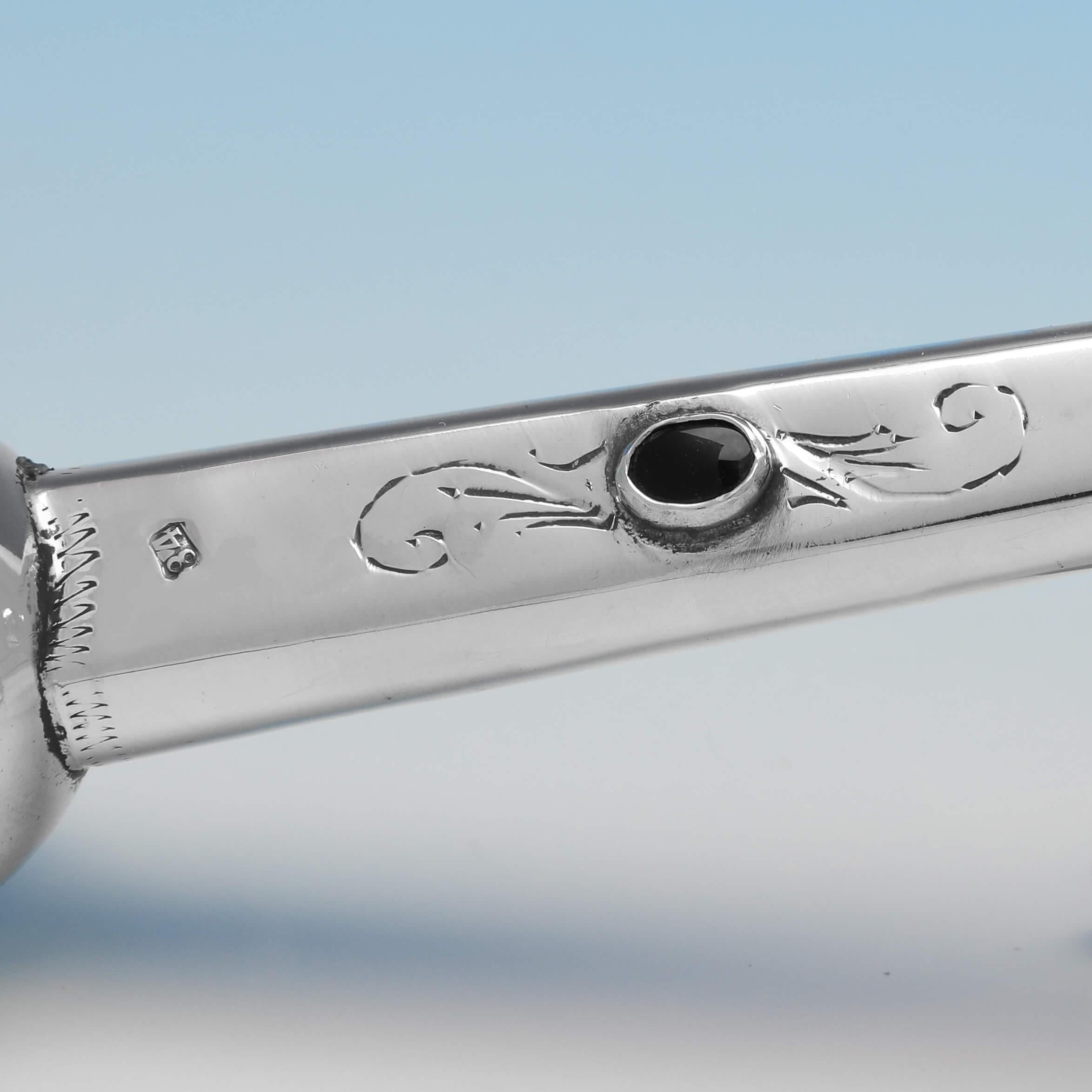 Anglais Antique Silver 'Yad' (argent) en vente