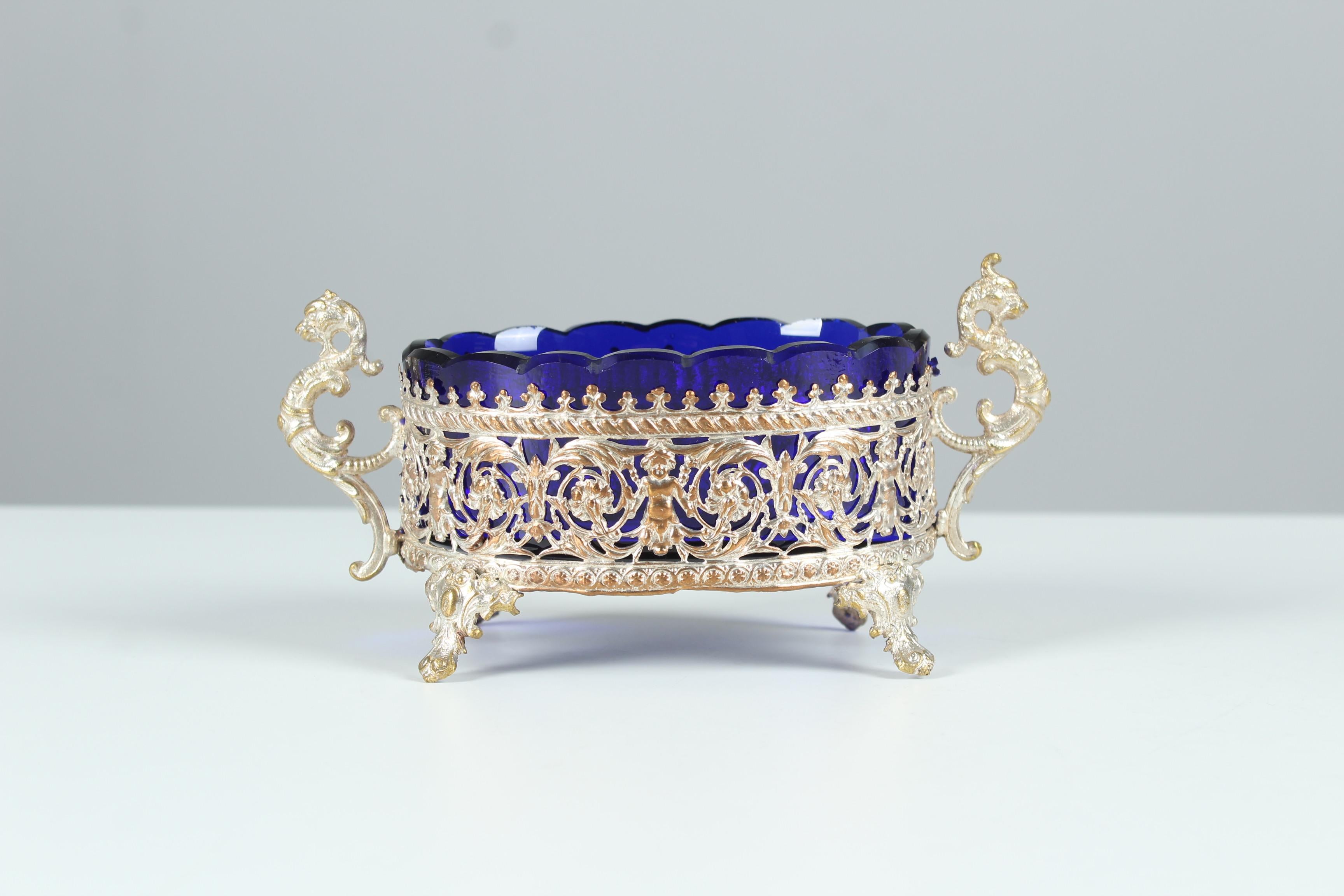 Antique SIlvered Serving Bowl With Blue Glass Insert In Good Condition For Sale In Greven, DE