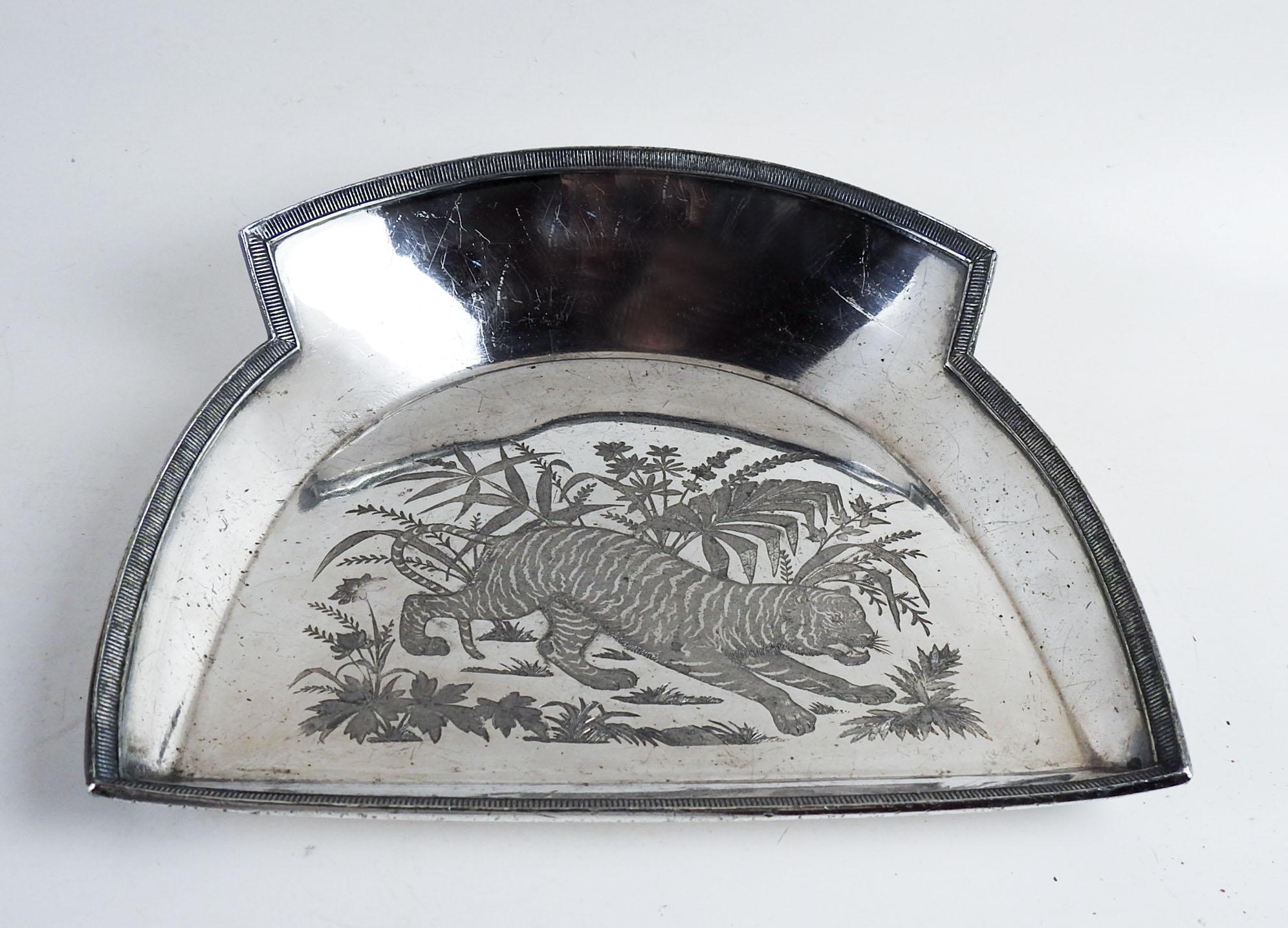 Antique Aesthetic movement small card tray. Great tiger on flat of tray. Marked Meriden on bottom, surface scratches, minor plate loss.