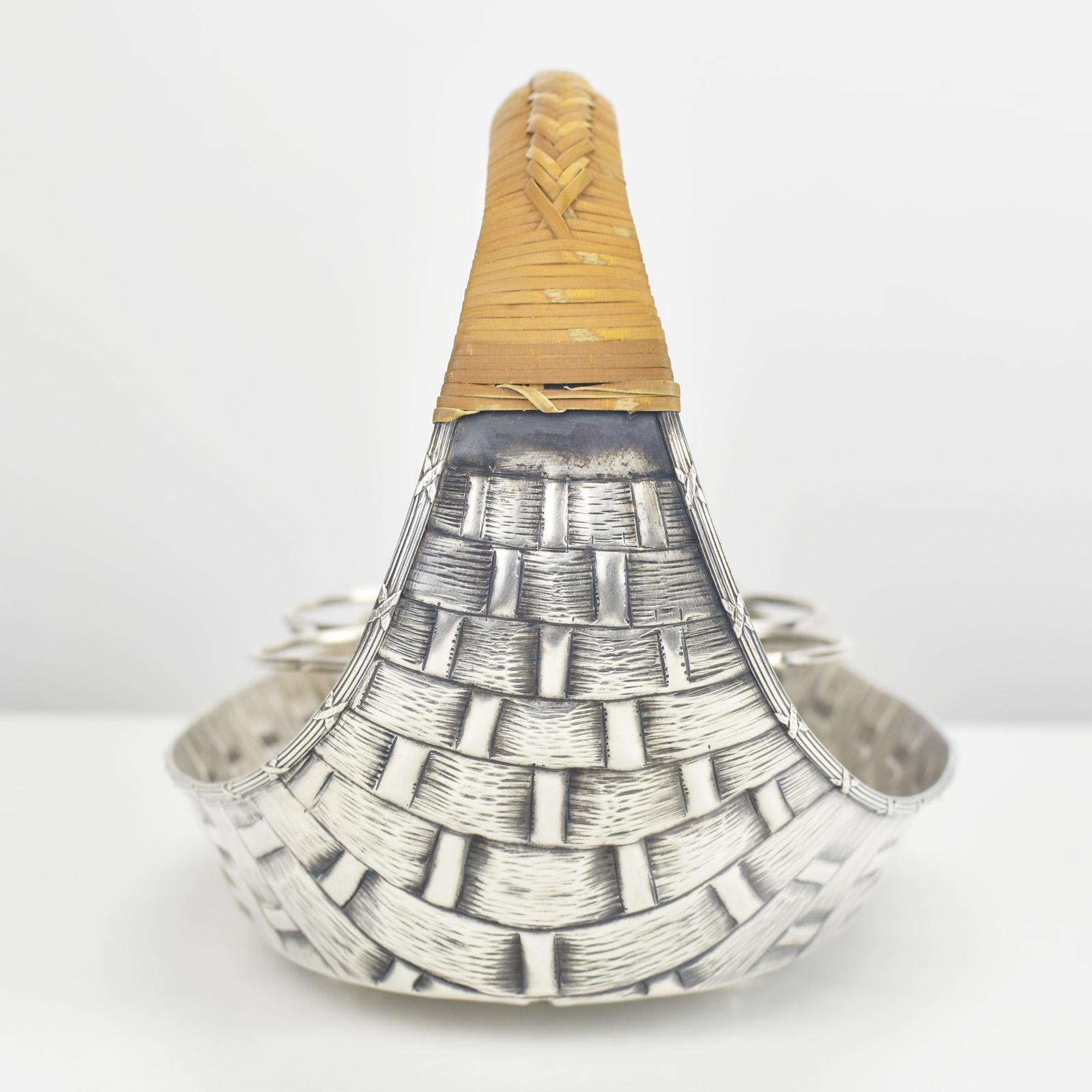 Cesta antigua plateada Portavasos de limonada Mango de ratán Art Nouveau principios del siglo XX en venta