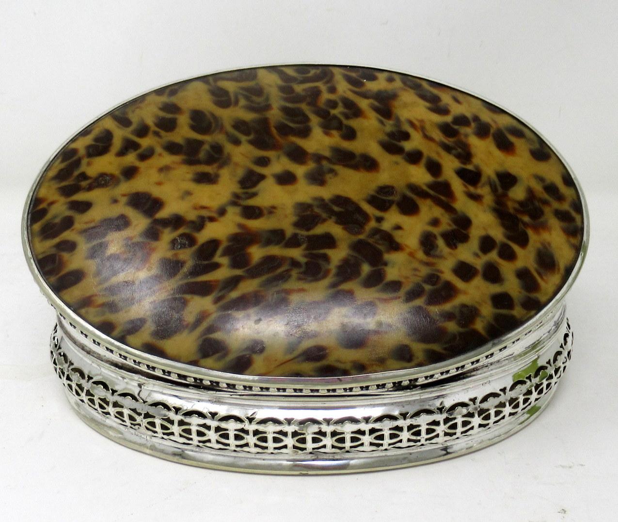 Antique Silverplated Faux Tortoiseshell Ladys Toiletries Vanity Grooming Set 19C In Good Condition In Dublin, Ireland