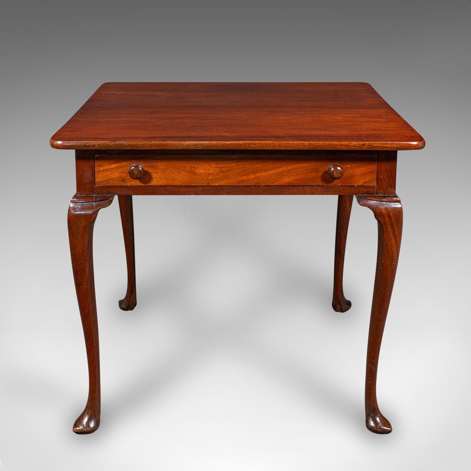Si tratta di un antico tavolo da esposizione per argenteria. Un tavolo di presentazione inglese, in mogano, risalente al periodo georgiano, circa 1800.

Un superbo tavolo da esposizione con una forma e una finitura bellissime
Presenta una patina