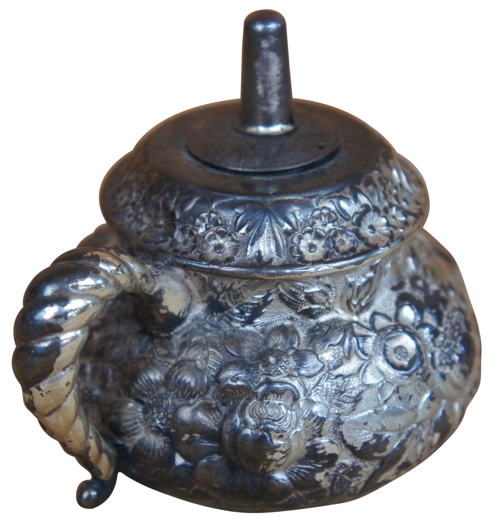 Antique Victorian Simpson Hall Miller Co quadruple silver plate oil lamp with cotton wick and ornate repousse floral design. Measure: 3.5
