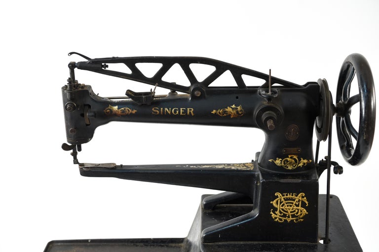 Antique Singer Mannufacturing Co. Leather Sewing Machine - McLaughlin  Auctioneers, LLC