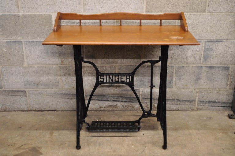 20th Century Antique Singer Sewing Machine Cast Iron Victorian Base Maple Console Desk Top For Sale