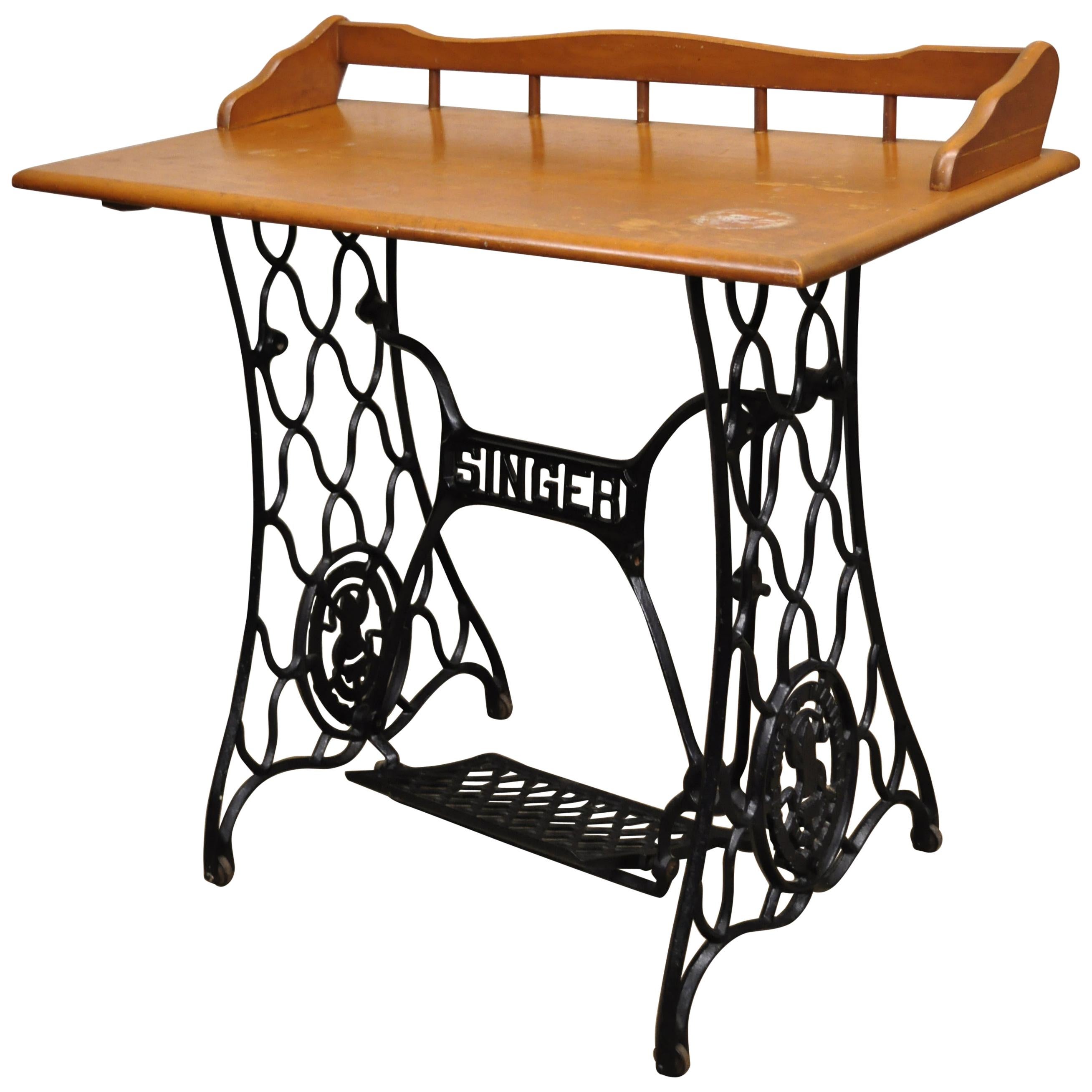 Tavolo console con base per macchina da cucire Singer Treadle in ghisa ...