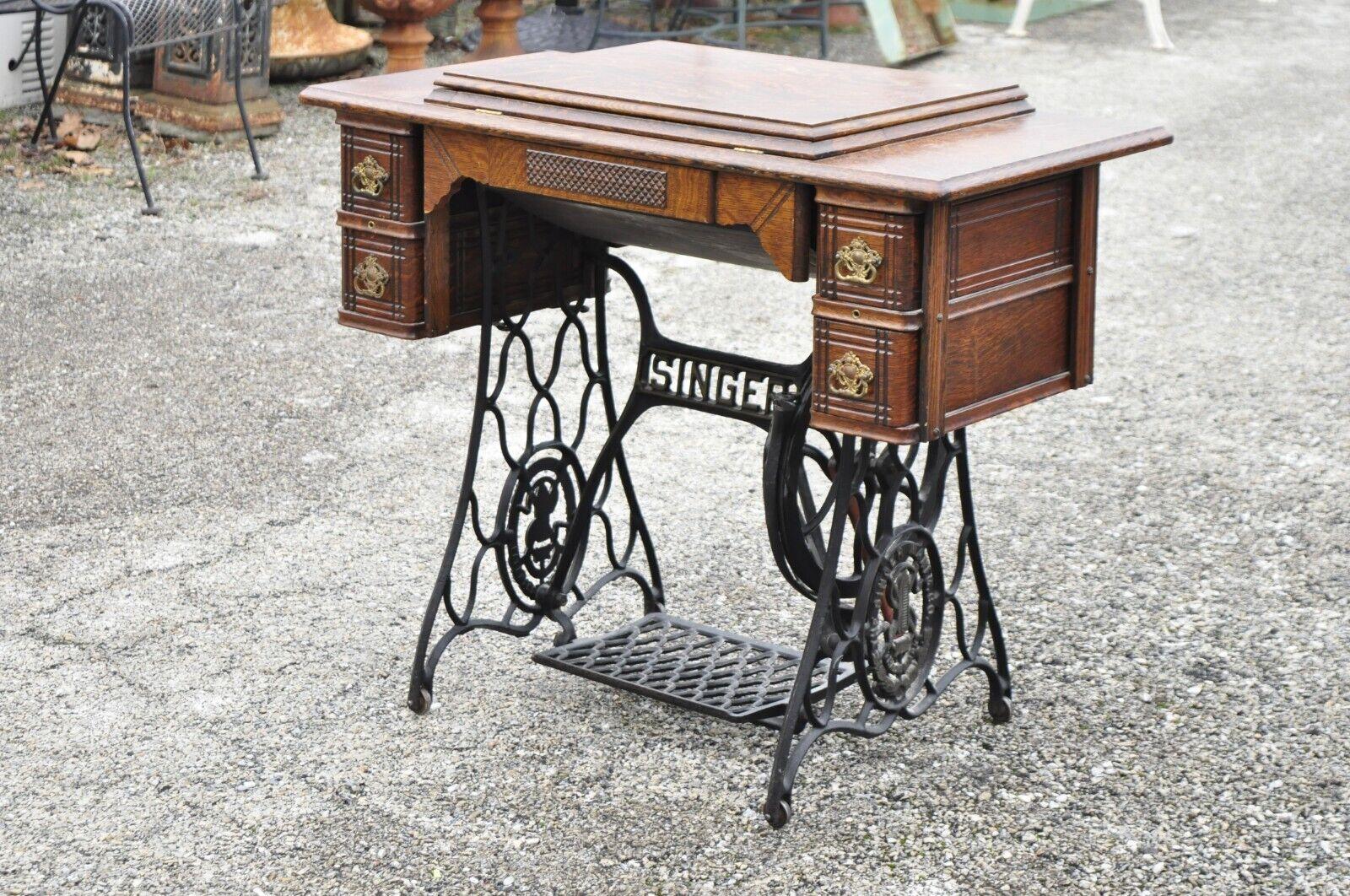 Antique Singer Sewing Table With Machine for Sale in Houston, TX