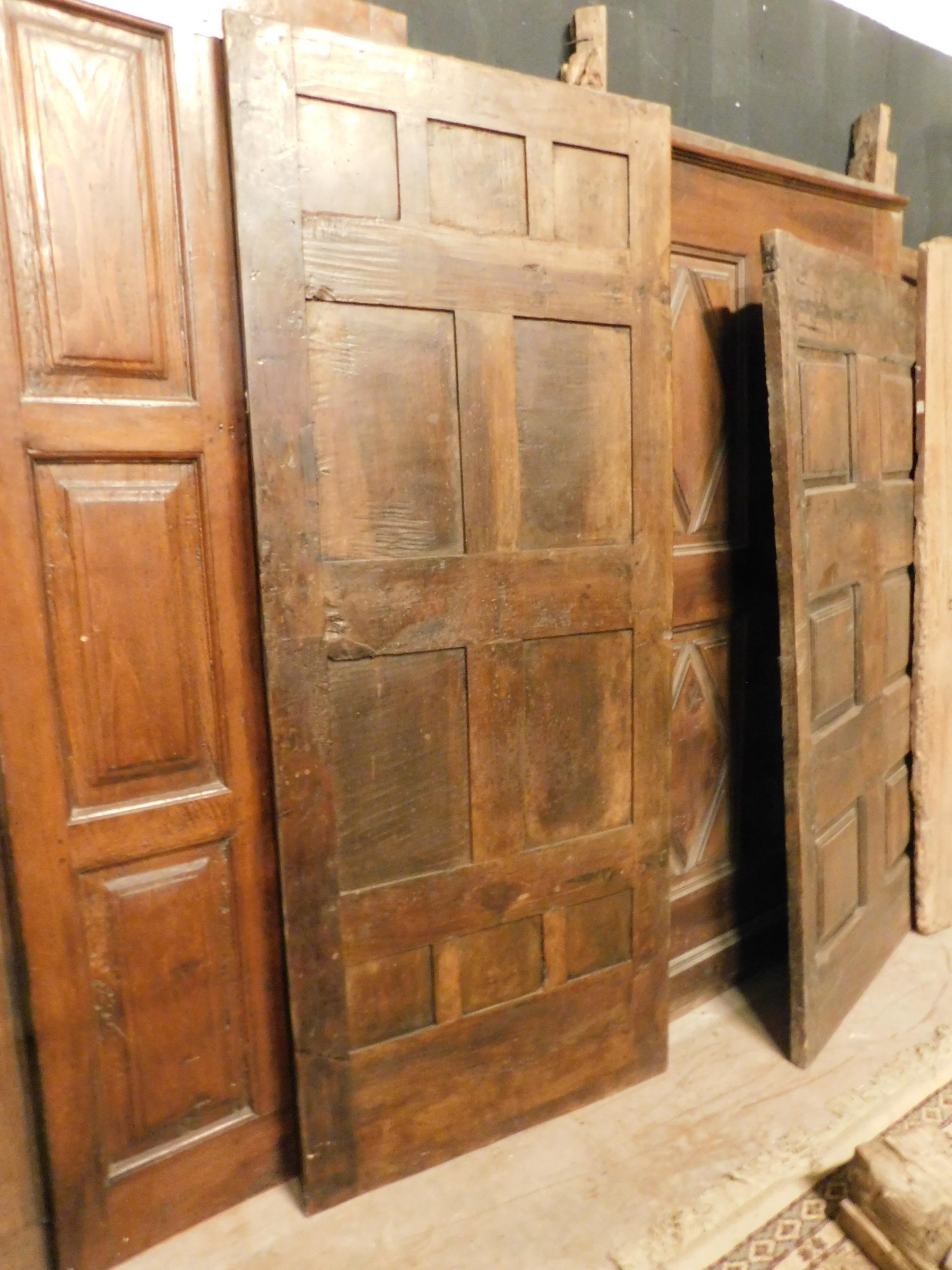 Antique Single Door in Walnut with Engraved Panels, Late 19th Century In Good Condition For Sale In Cuneo, Italy (CN)