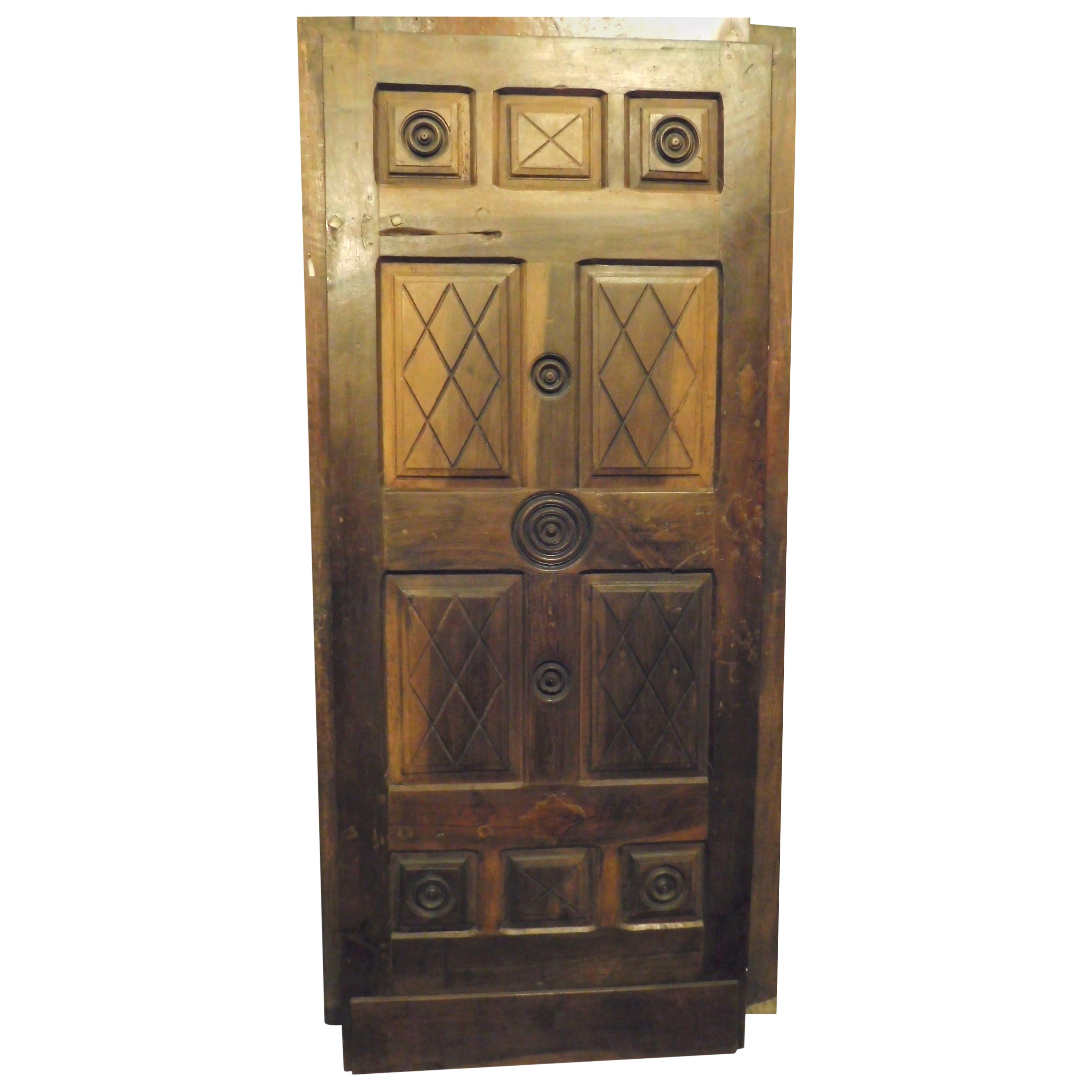 Porte simple ancienne en noyer avec panneaux gravés, fin du 19ème siècle en vente