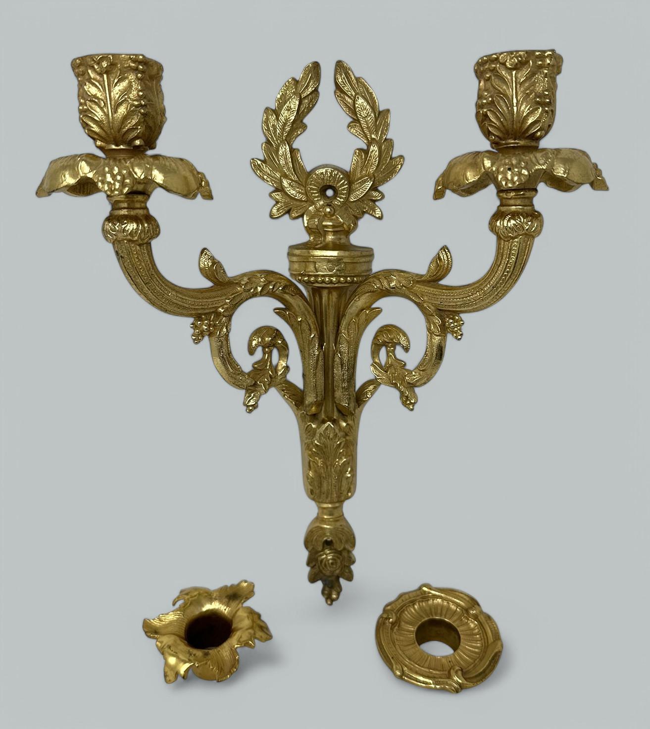 XIX secolo Antico Singolo Ormolu Bronzo dorato Twin Light Wall Candle Sconce Applique 19 ° Ct in vendita