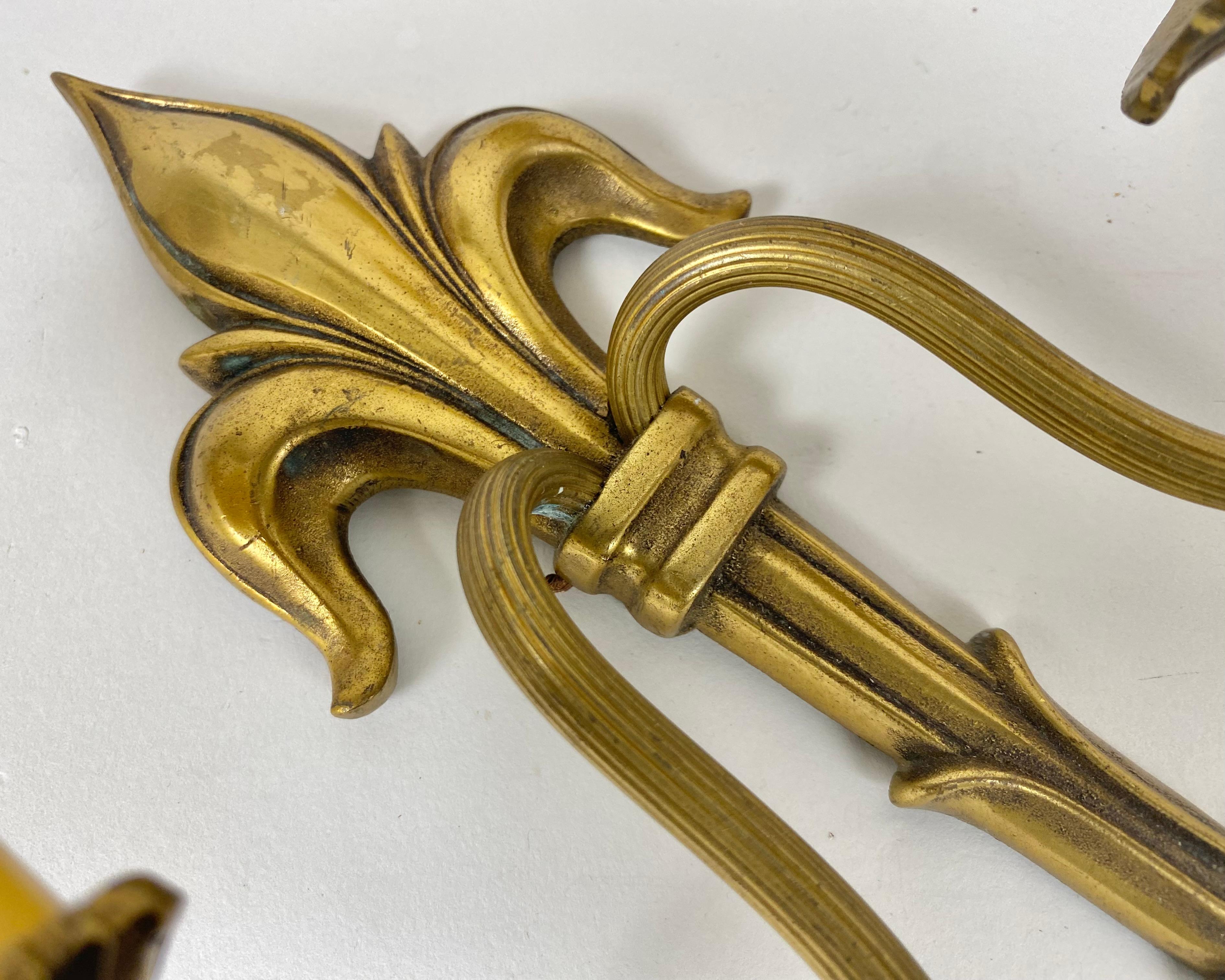 Early 20th Century Antique Single Wall Sconce in Solid Bronze Fleur-de-lis Motif, France, 1930s For Sale