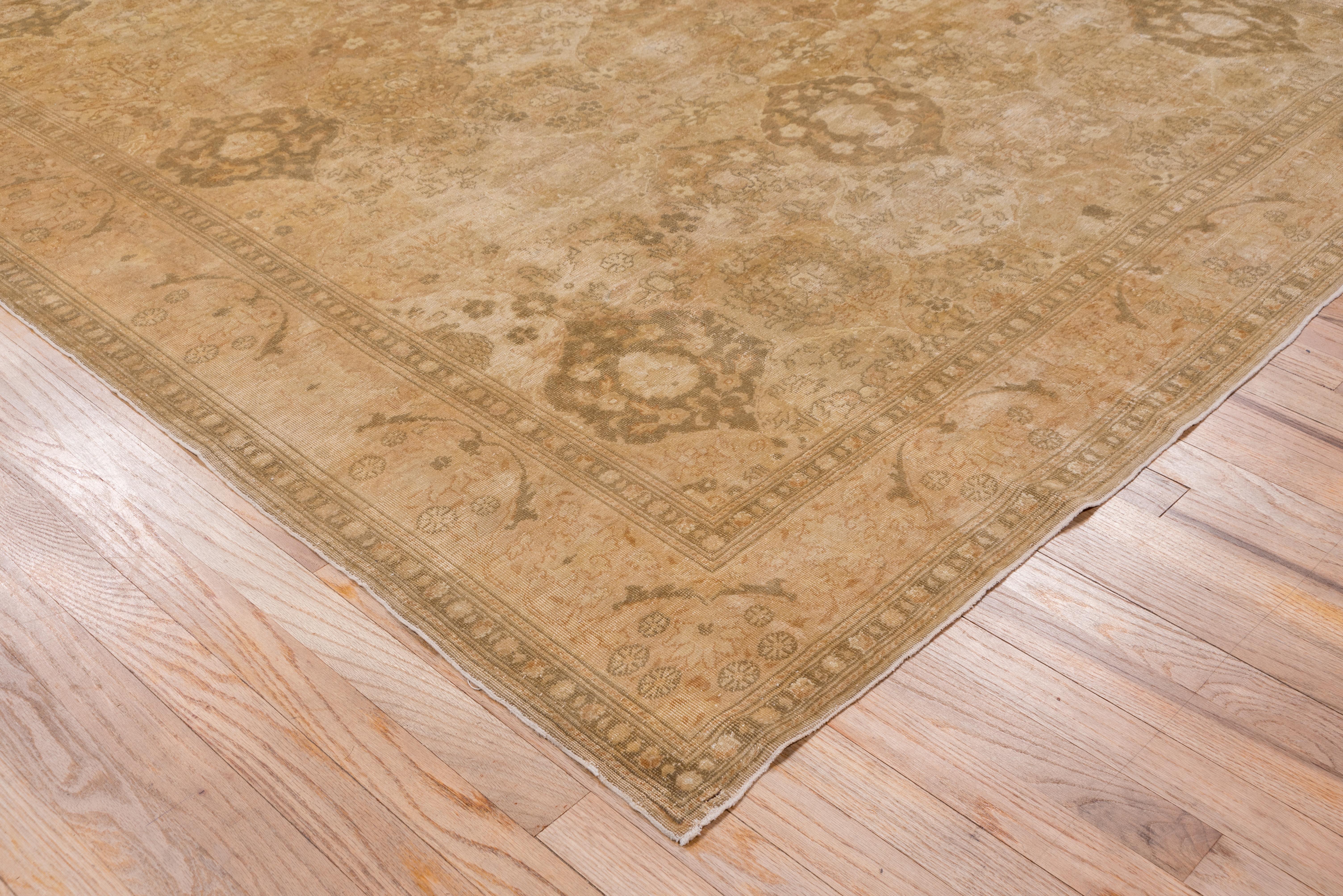 Antique Sivas Carpet In Good Condition For Sale In New York, NY