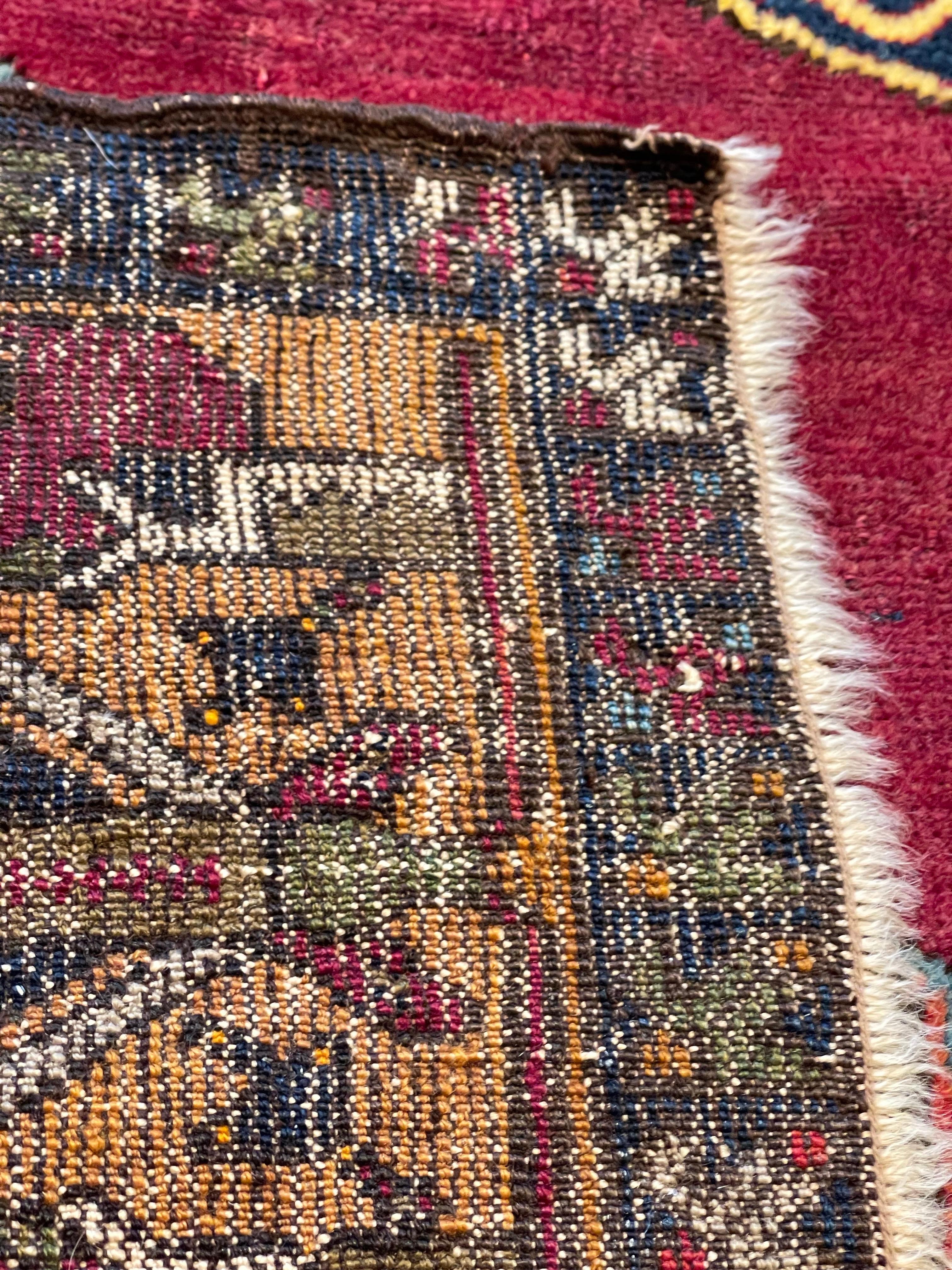 Alfombra antigua Sivas Anatolia Central Medallón Alfombra turca anudada a mano Tejido a mano en venta