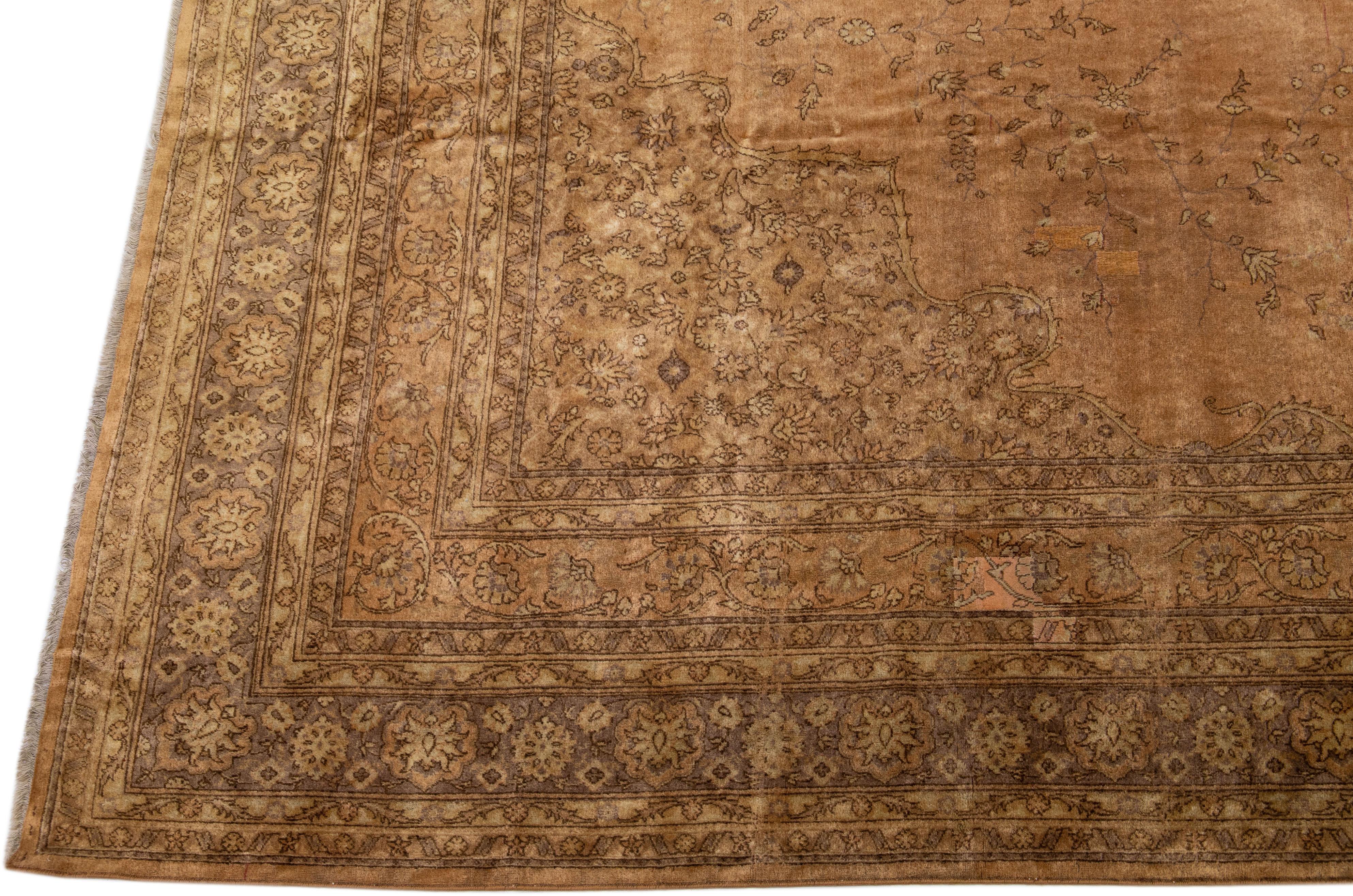 Perse Ancien tapis Sivas en laine marron à motif de médaillon fait à la main en vente