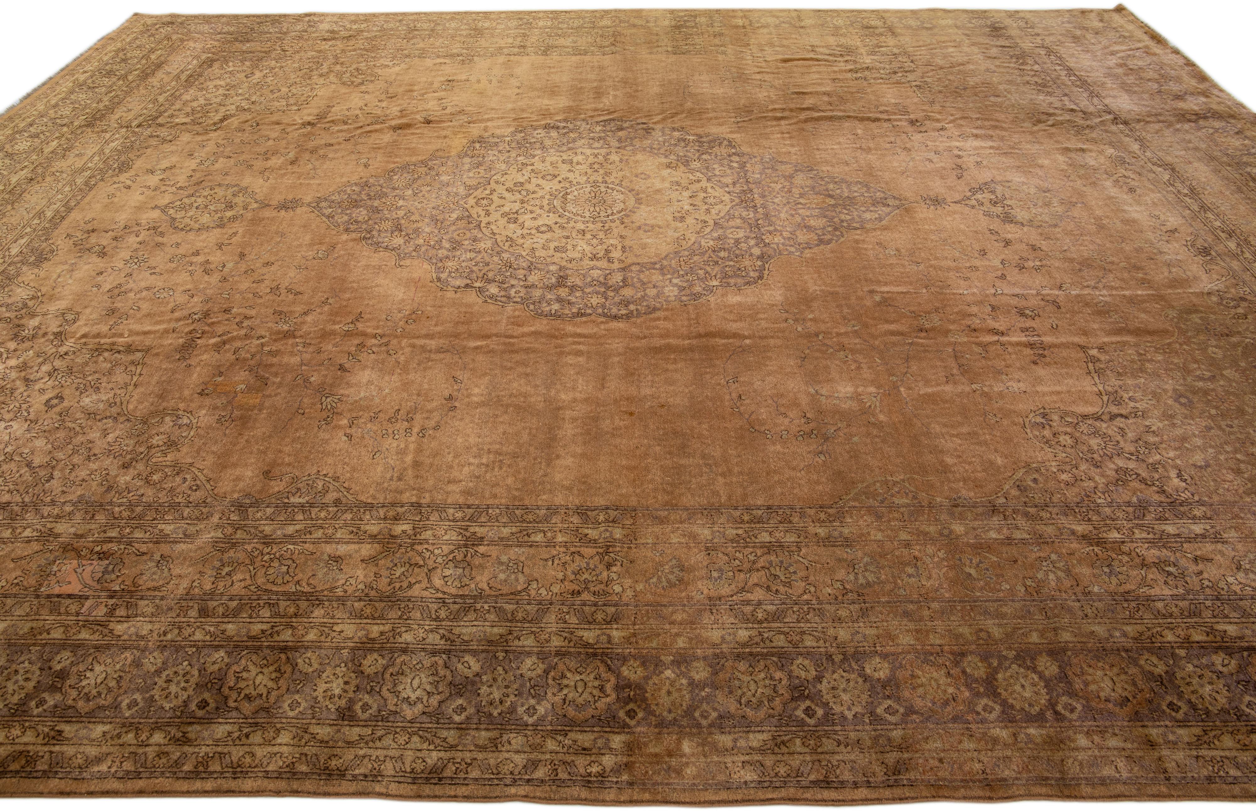 Noué à la main Ancien tapis Sivas en laine marron à motif de médaillon fait à la main en vente