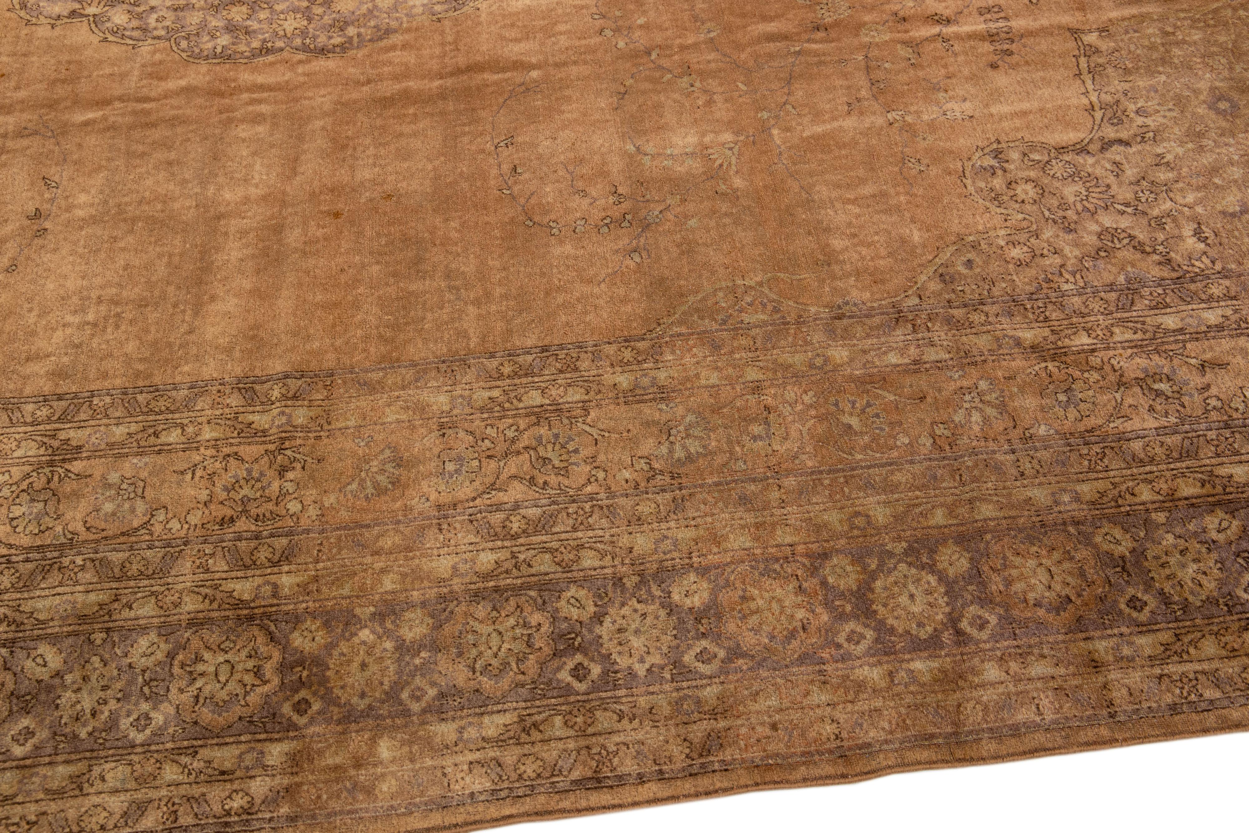 20ième siècle Ancien tapis Sivas en laine marron à motif de médaillon fait à la main en vente