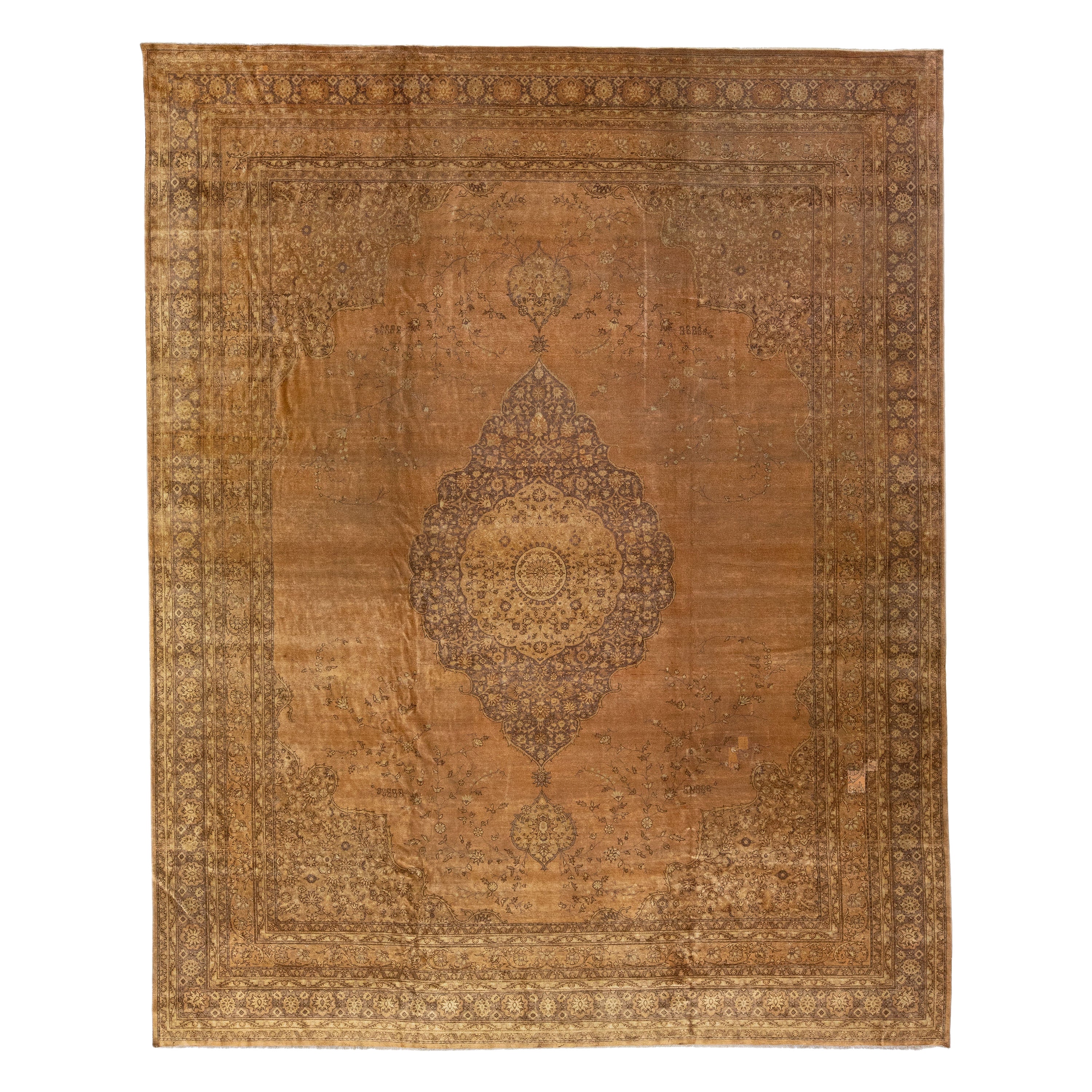 Ancien tapis Sivas en laine marron à motif de médaillon fait à la main