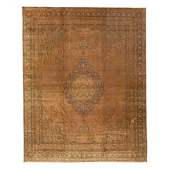 Ancien tapis Sivas en laine marron à motif de médaillon fait à la main