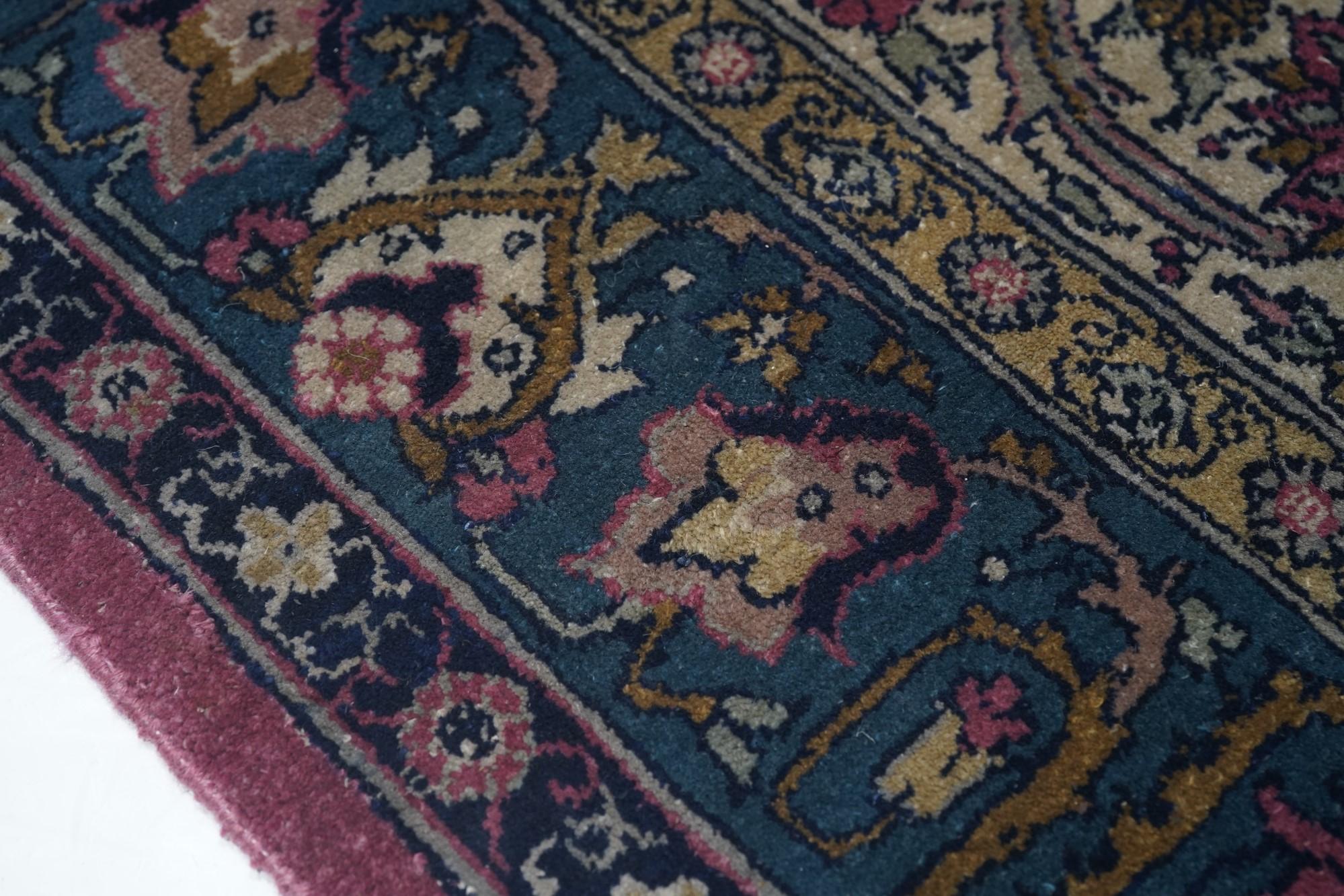 Antique Sivas Rug In Excellent Condition For Sale In New York, NY
